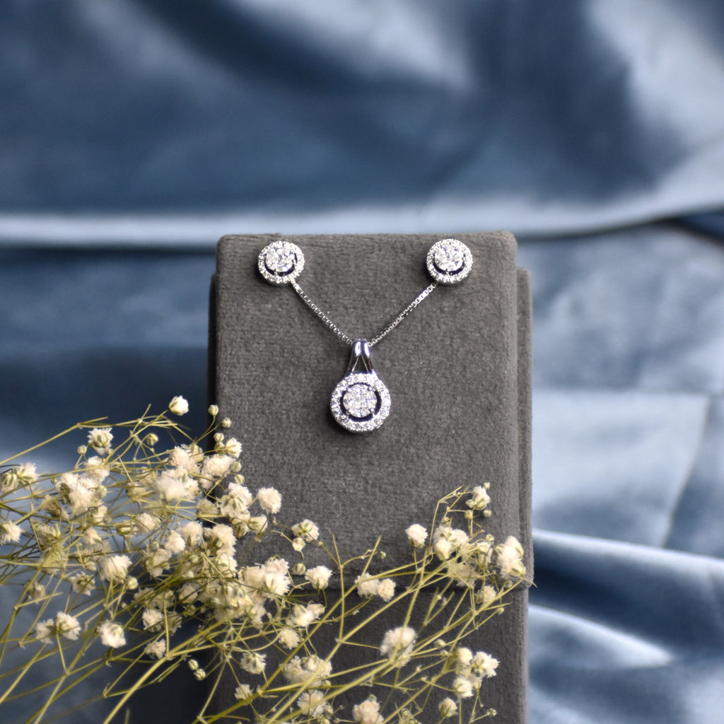 NIA Celestial Solitaire pendant set