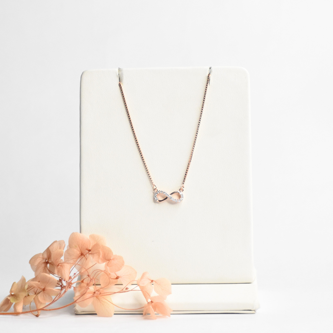 Beautiful Delicate Inflinity Pendant Chain