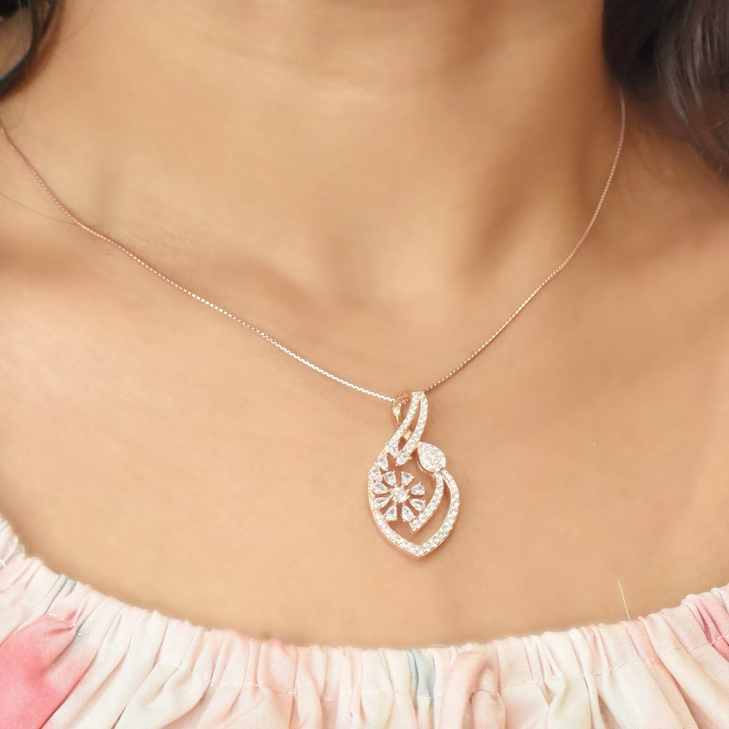 Charming Retro Rosegold Pendant Set