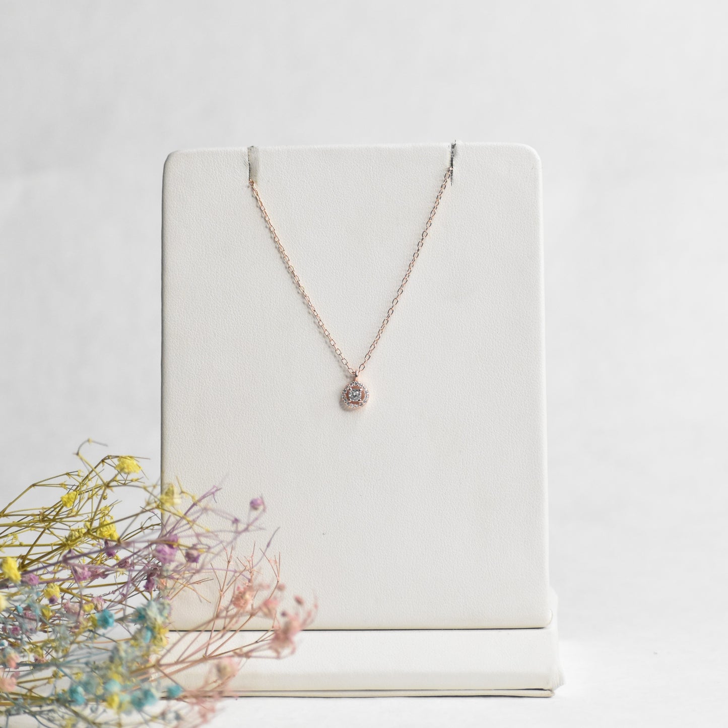 Tiny Rosegold Pendant Chain