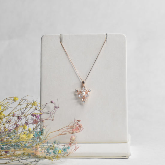 Bloomed Floret Pendant Chain