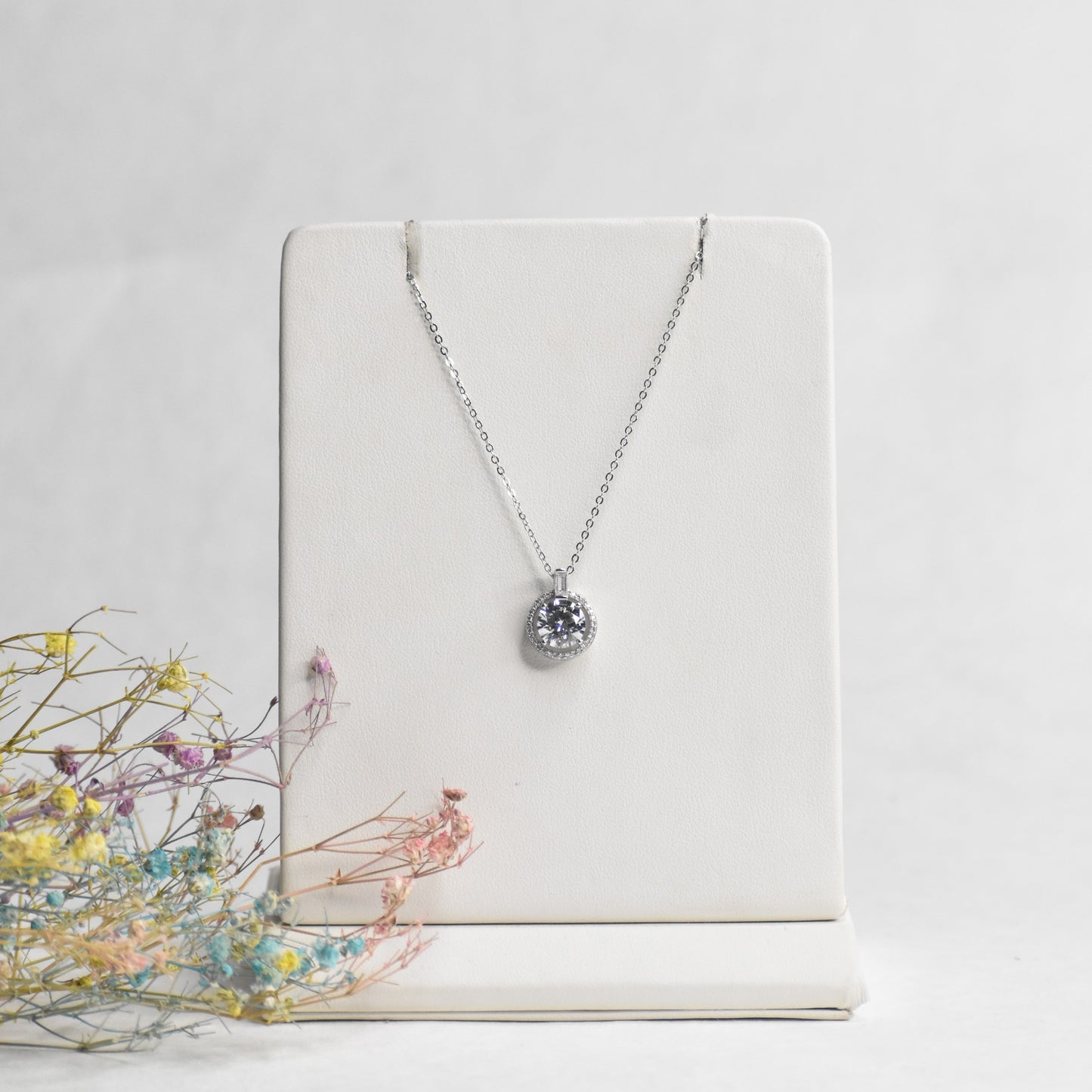 Charming Solitaire Pendant Chain