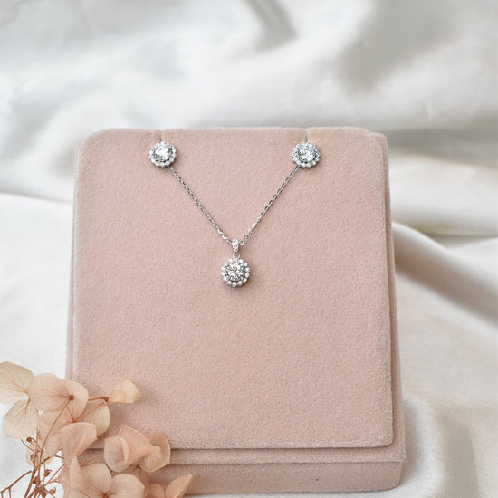 Sun Solitaire Pendant Set