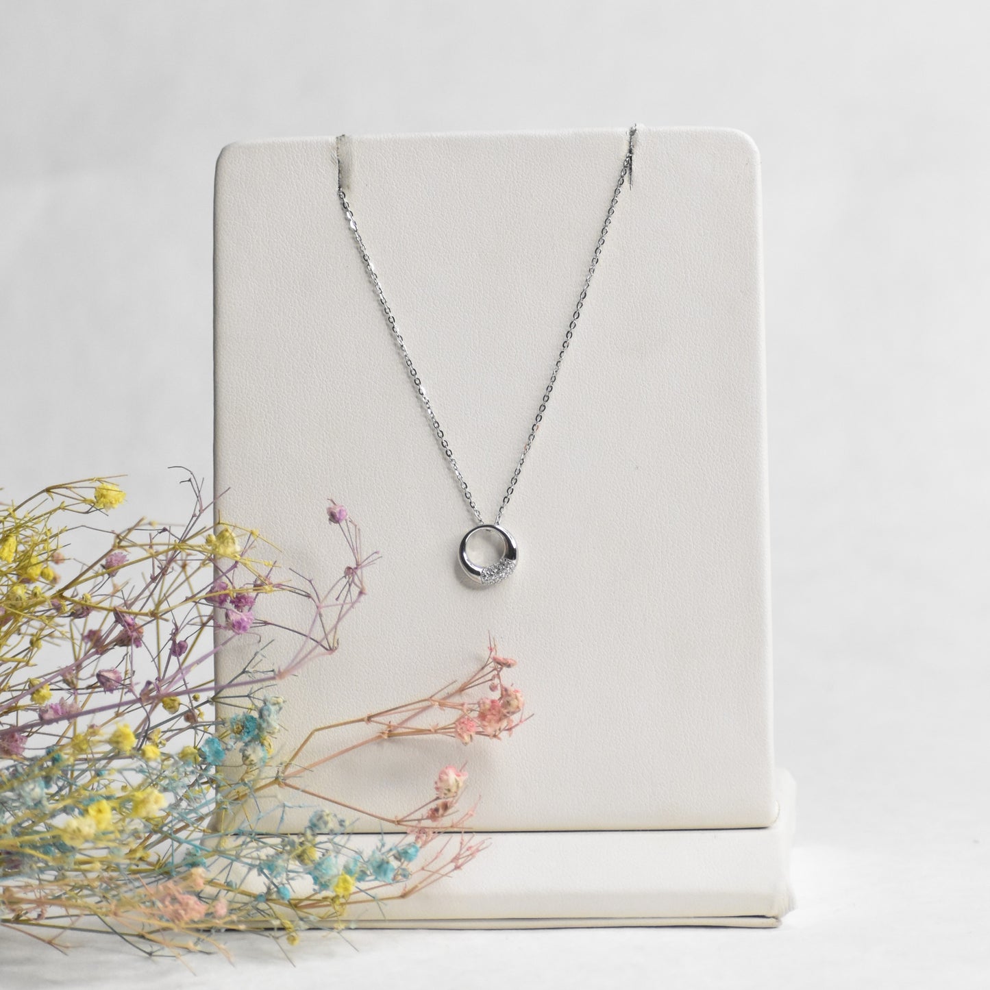 Circle with Diamond Pendant Chain