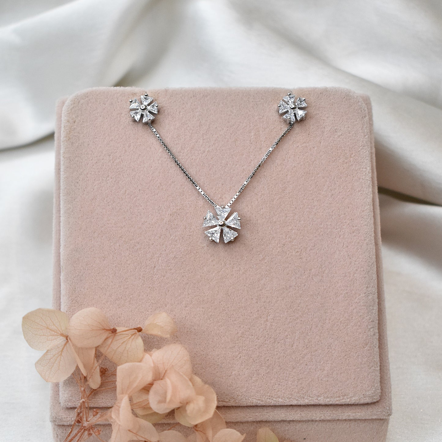 Floral Charming Pendant Set