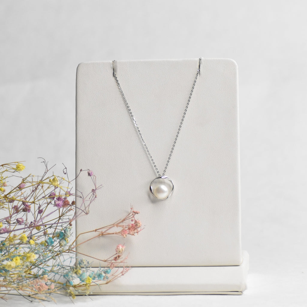 Pearl Encircle Pendant Chain
