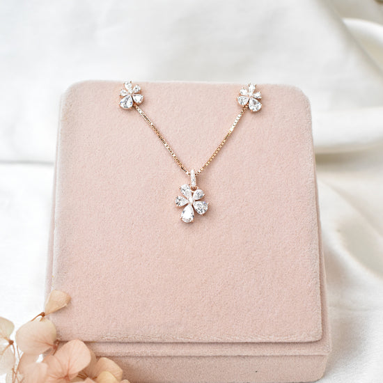 Alluring Bloom Pendant Set