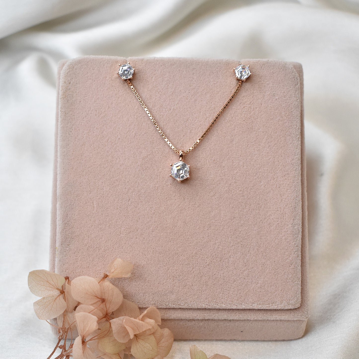 Tiny Solitaire Pendant Set
