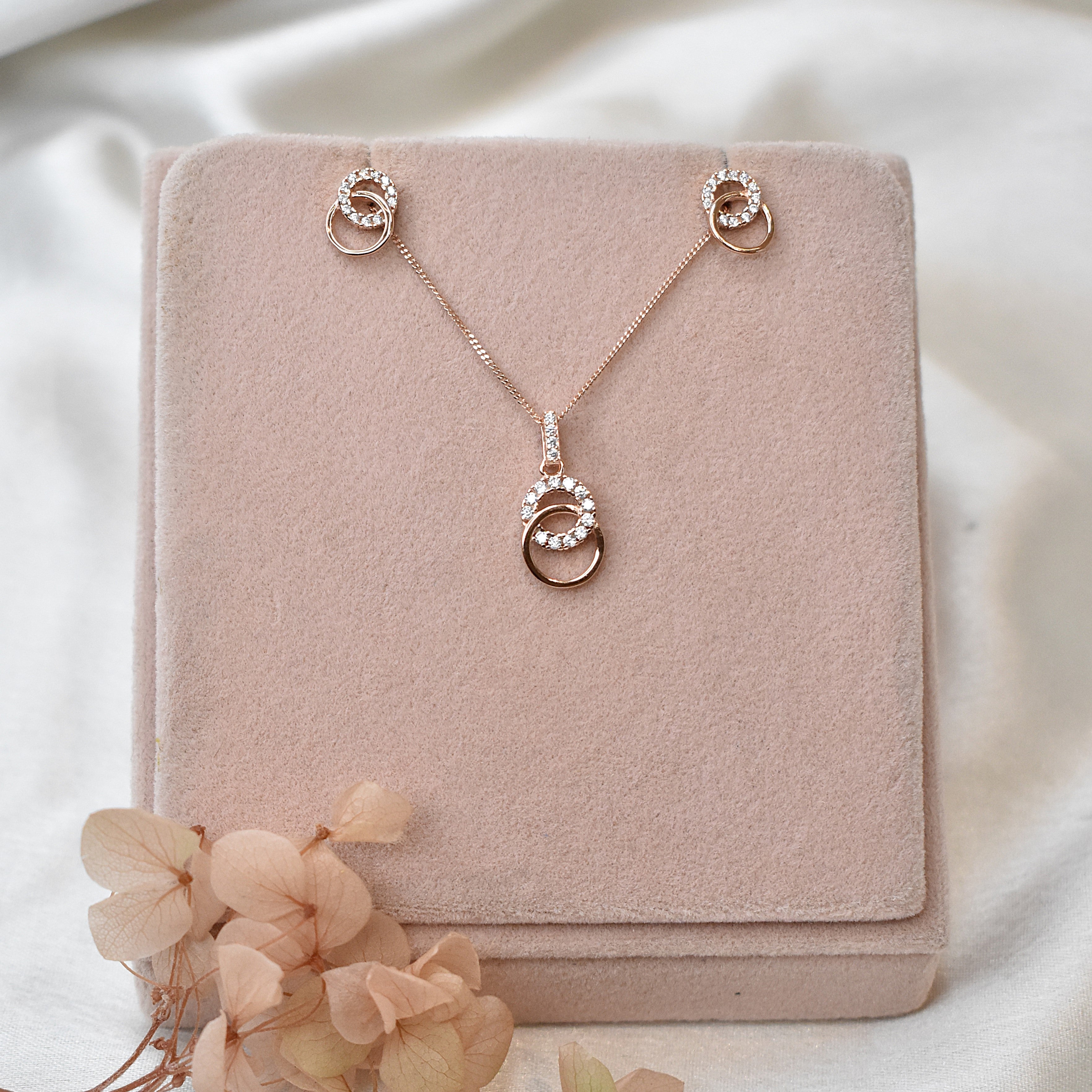 Minimal Ring Pendant Set