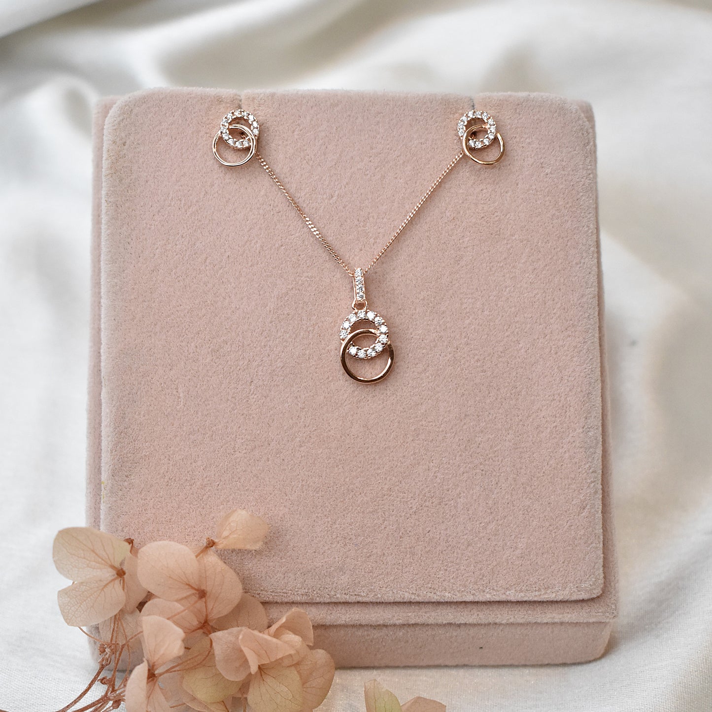 Minimal Ring Pendant Set