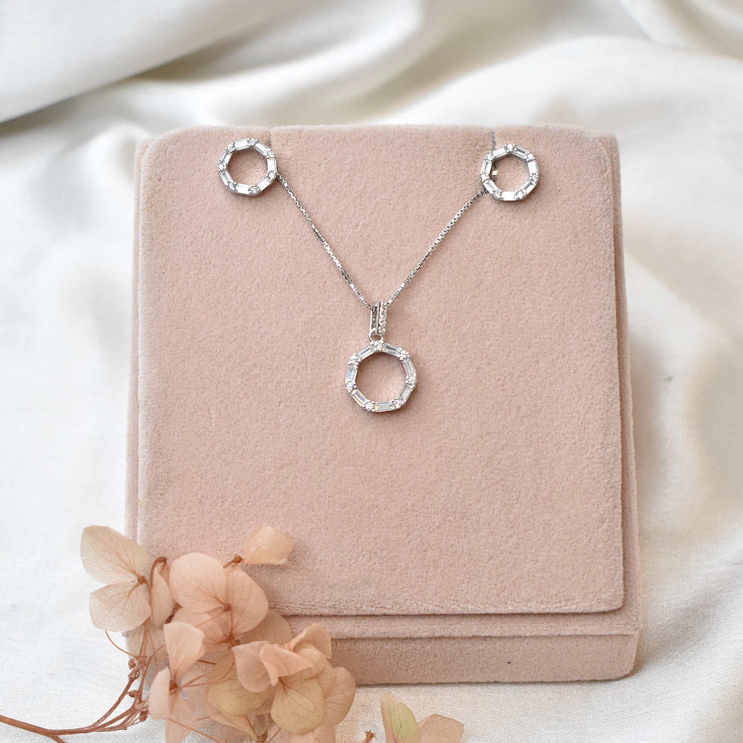 Crystal round Pendant Set