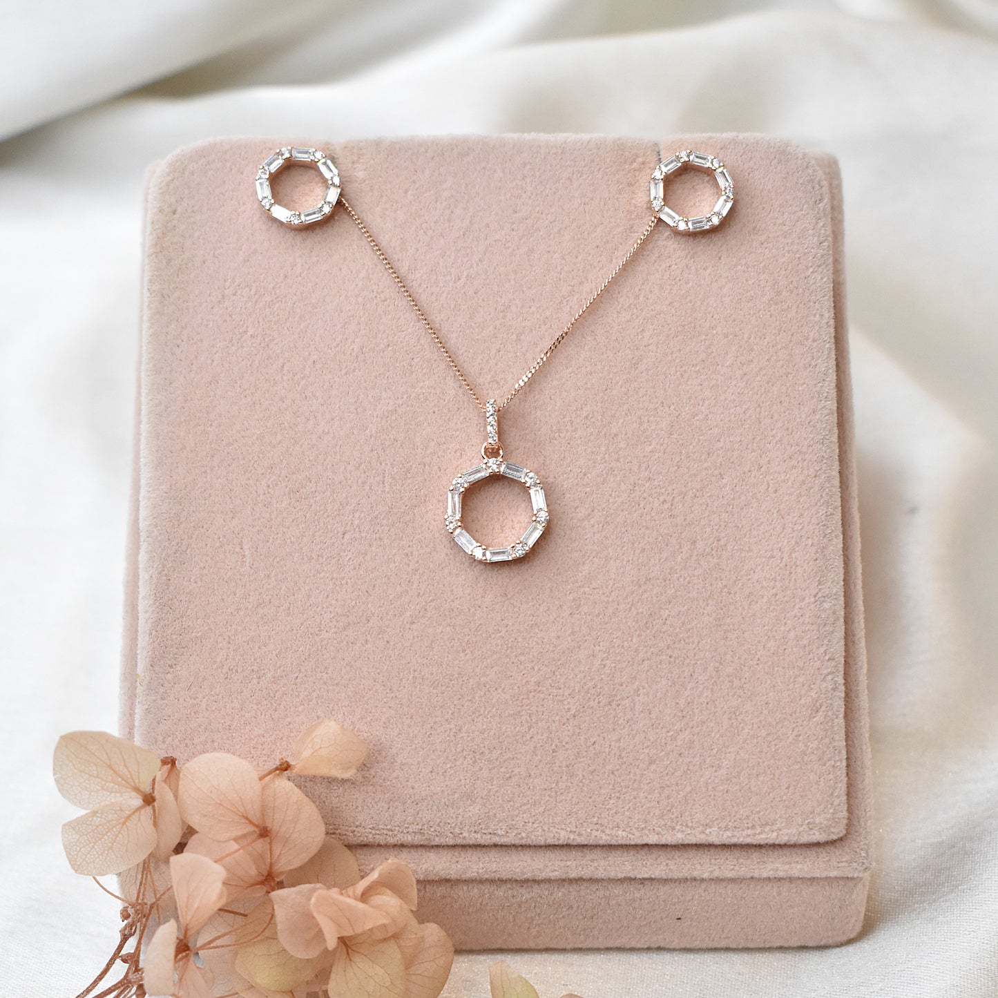 Crystal round Pendant Set