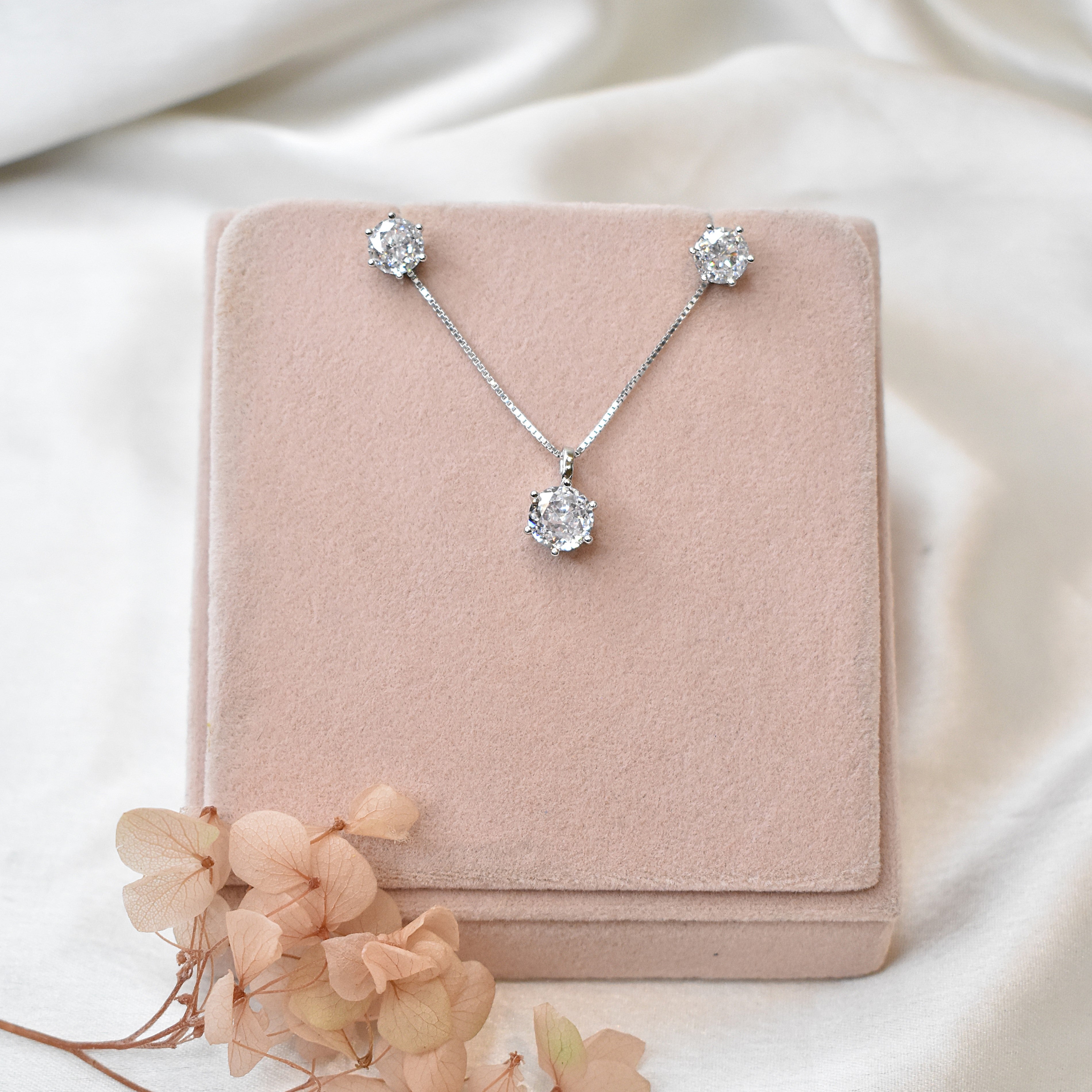 Huge Solitaire Pendant Set