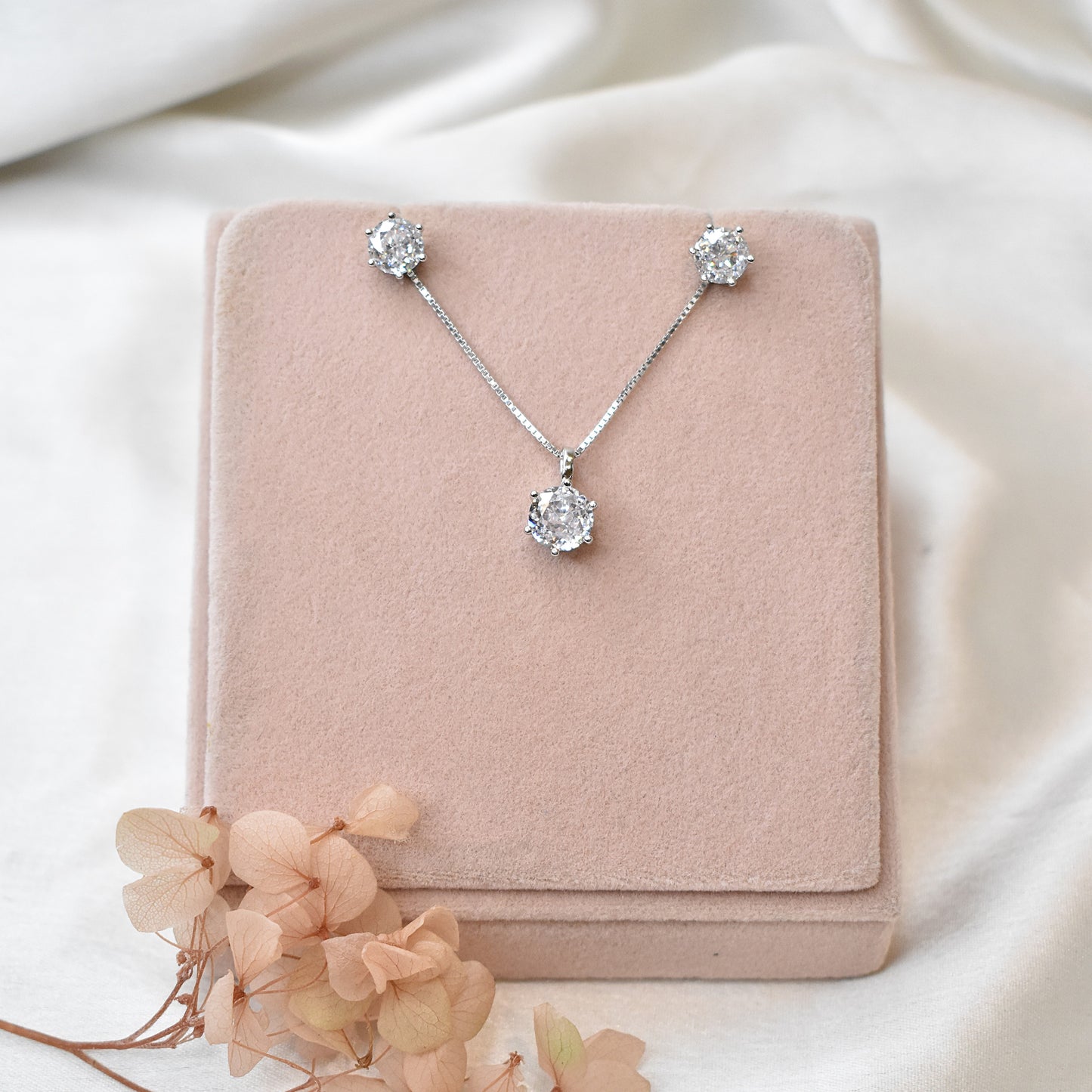 Huge Solitaire Pendant Set