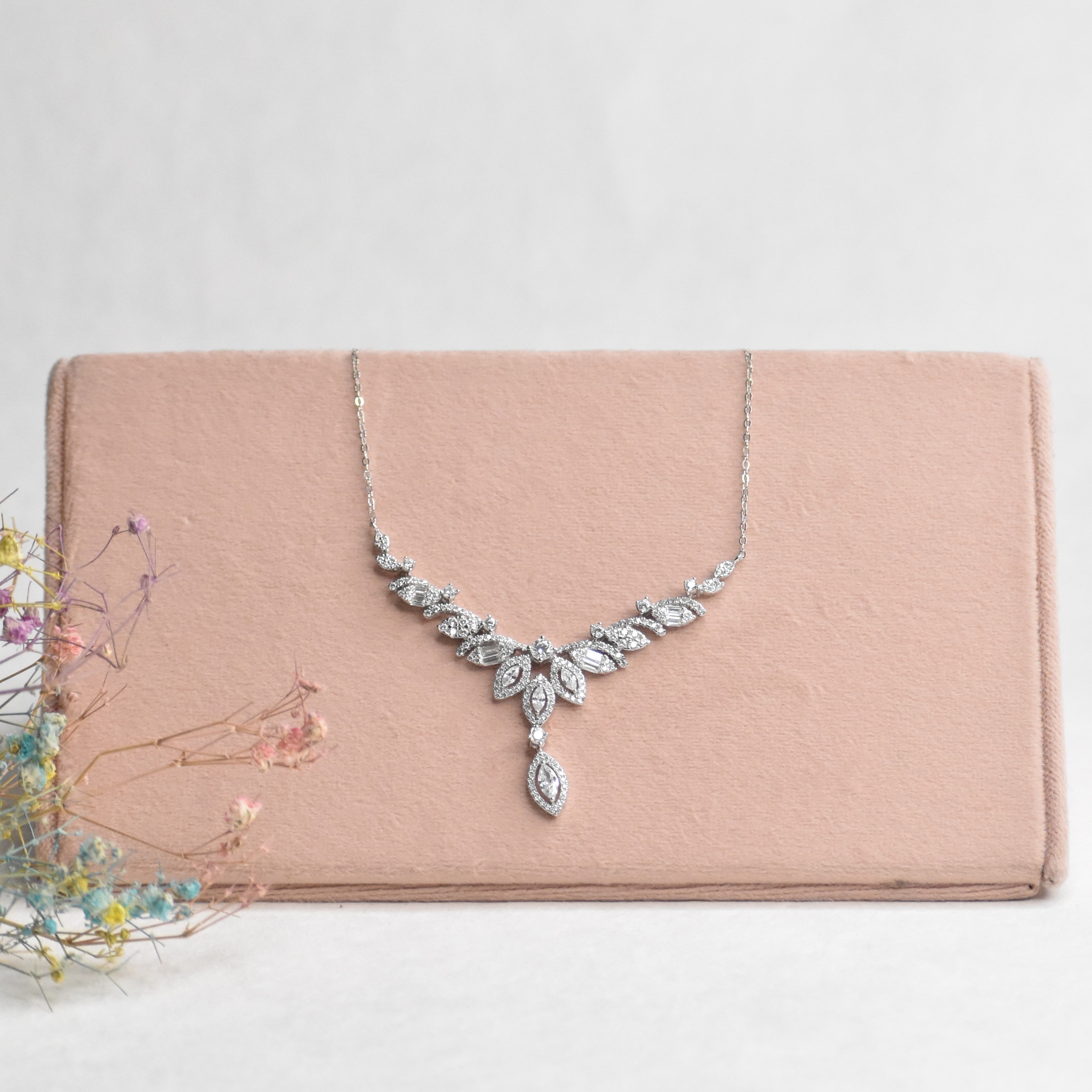Feather up Silver Pendant Chain