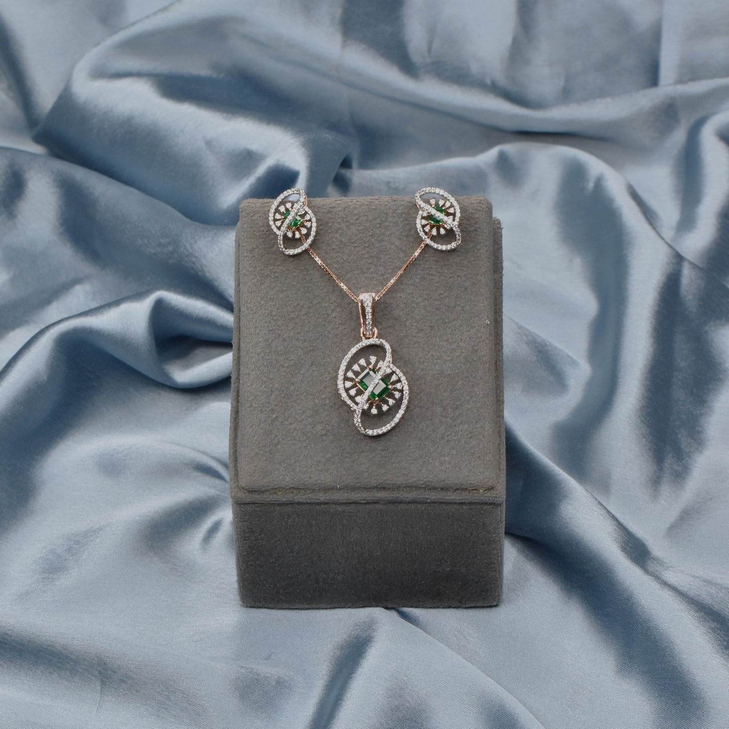 NIA Emerald Pendant Set