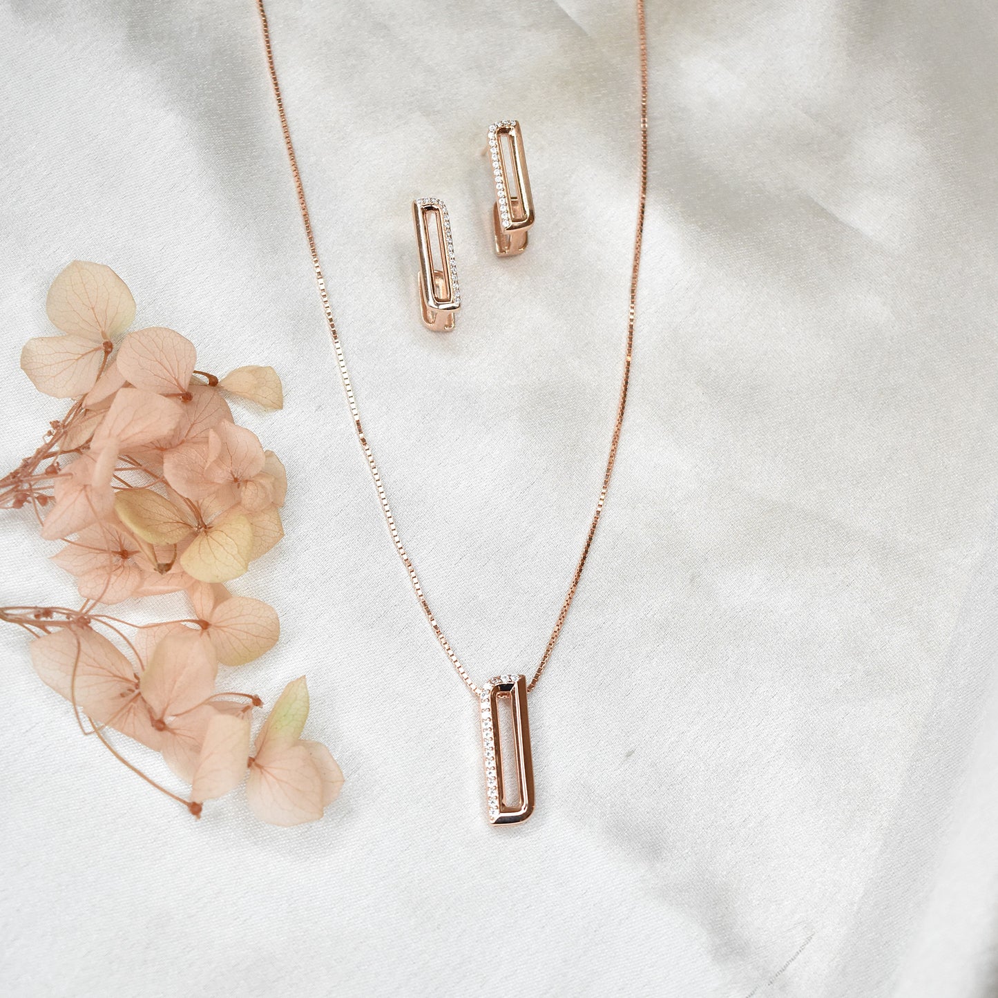 Elegant Rosegold Pendant Set