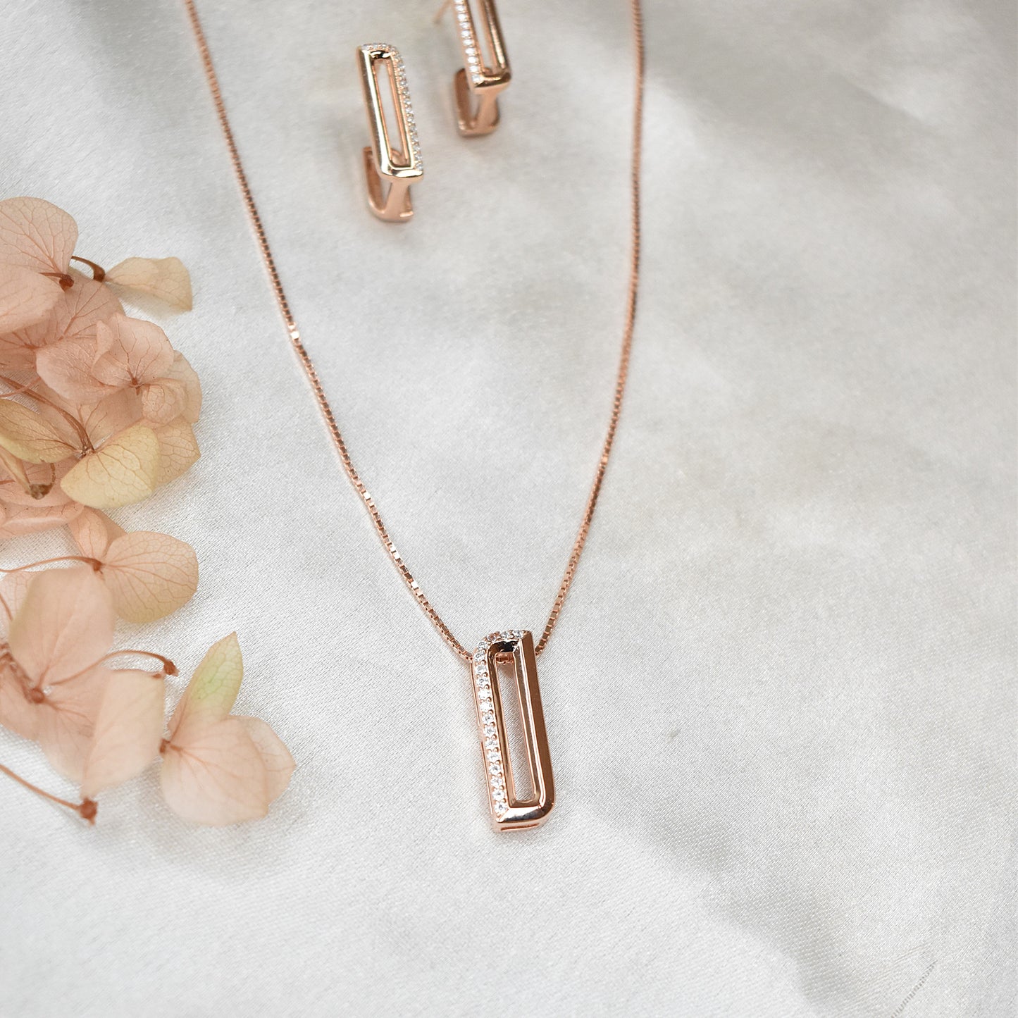 Elegant Rosegold Pendant Set