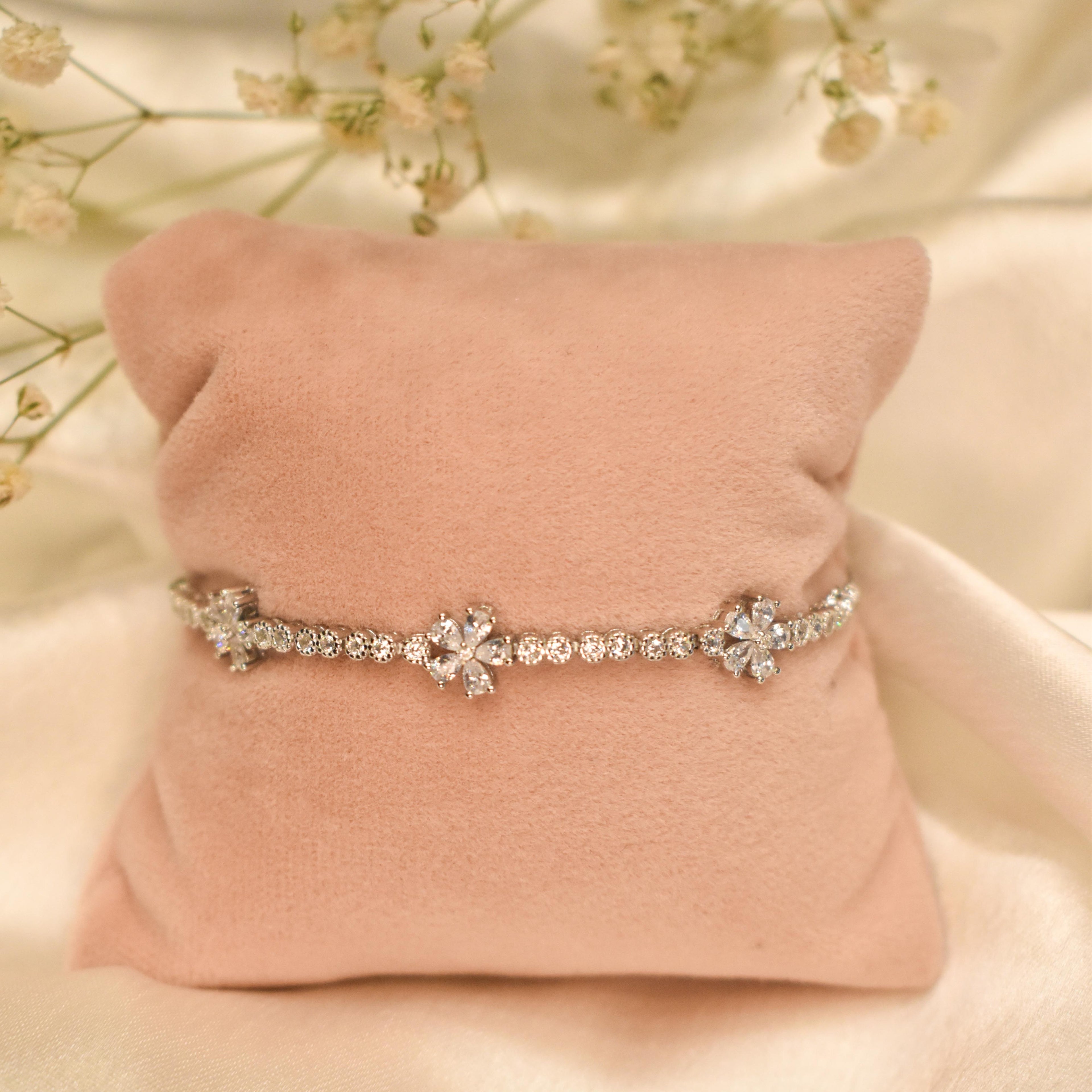 Floral Dual Color Chain Bracelet