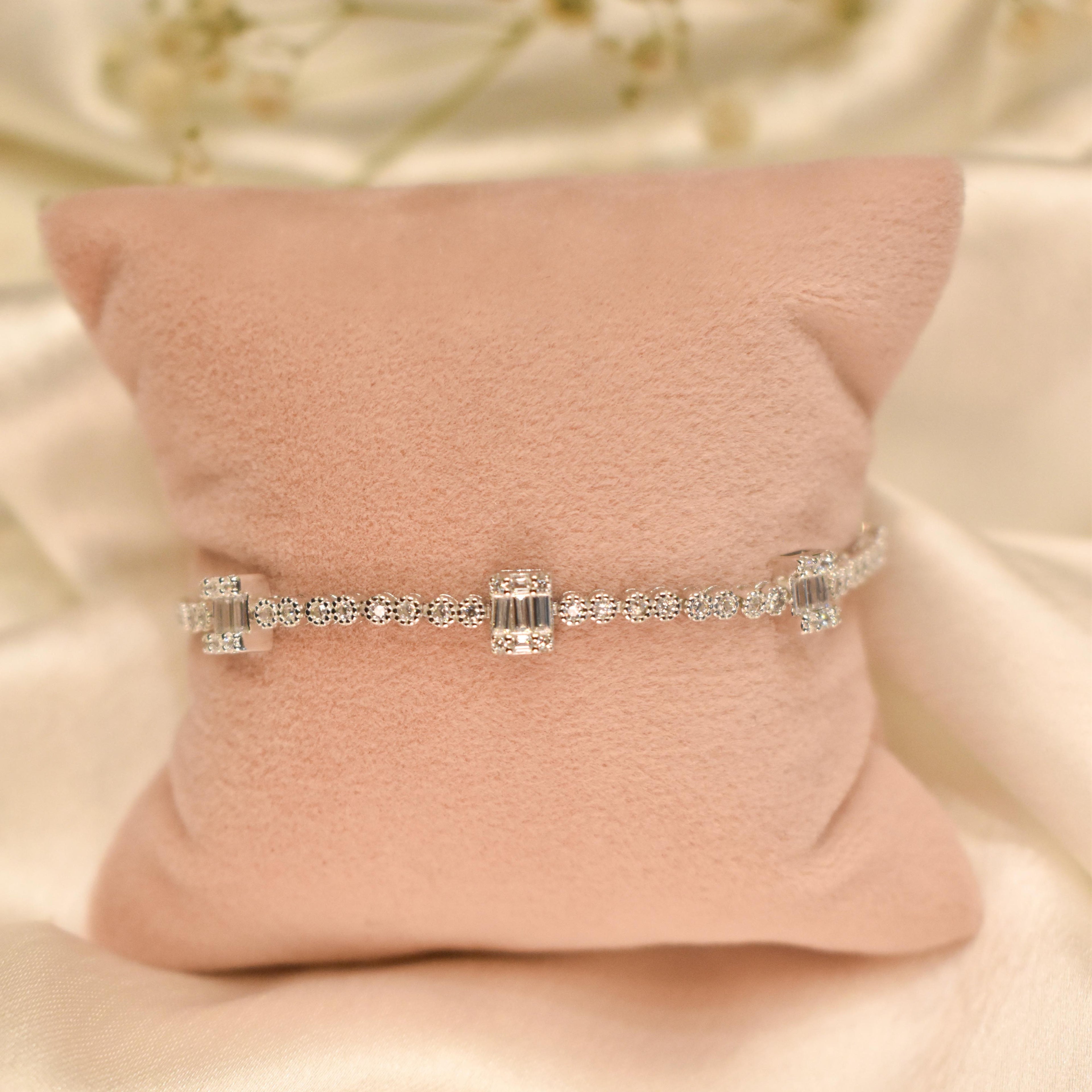 Elegant Dual Color Chain Bracelet
