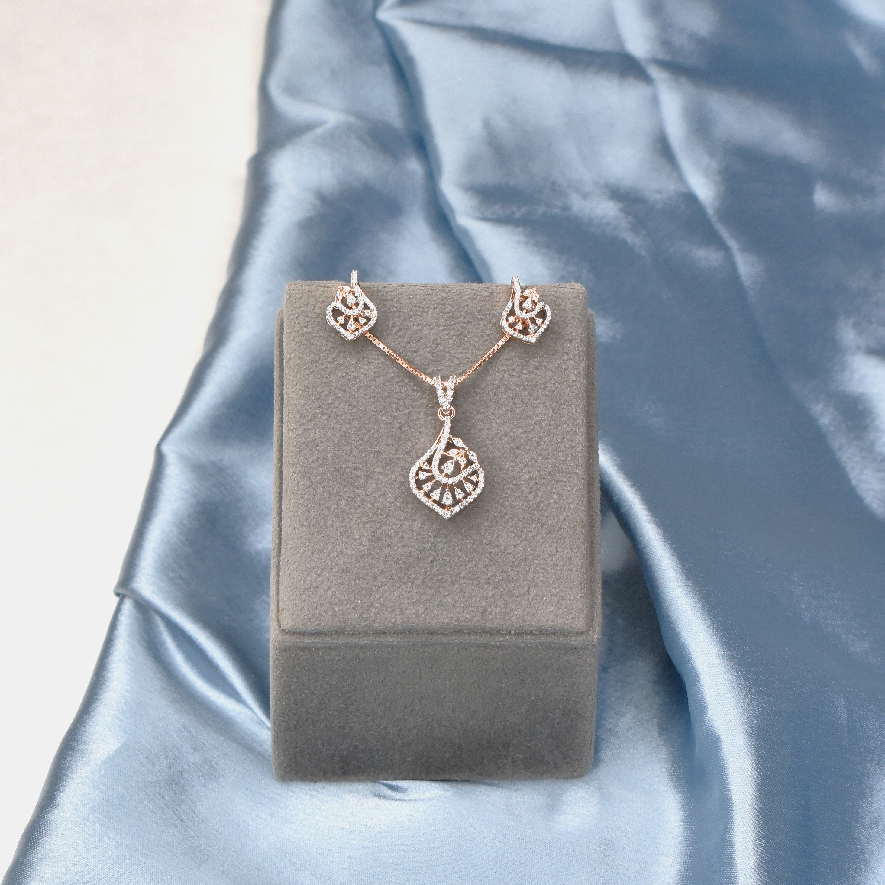Nia Sofia Pendant Set