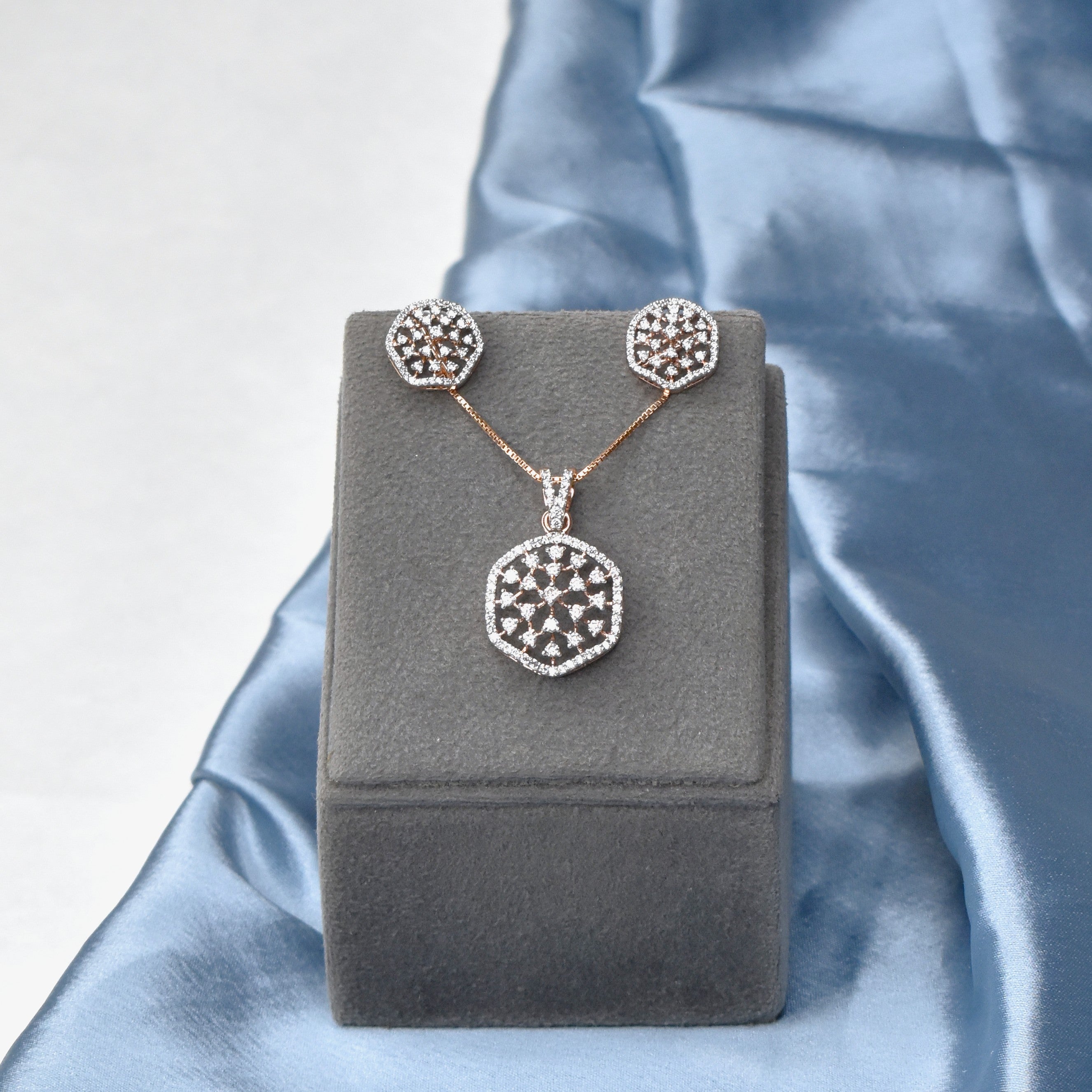 Nia Cluster Pendant Set