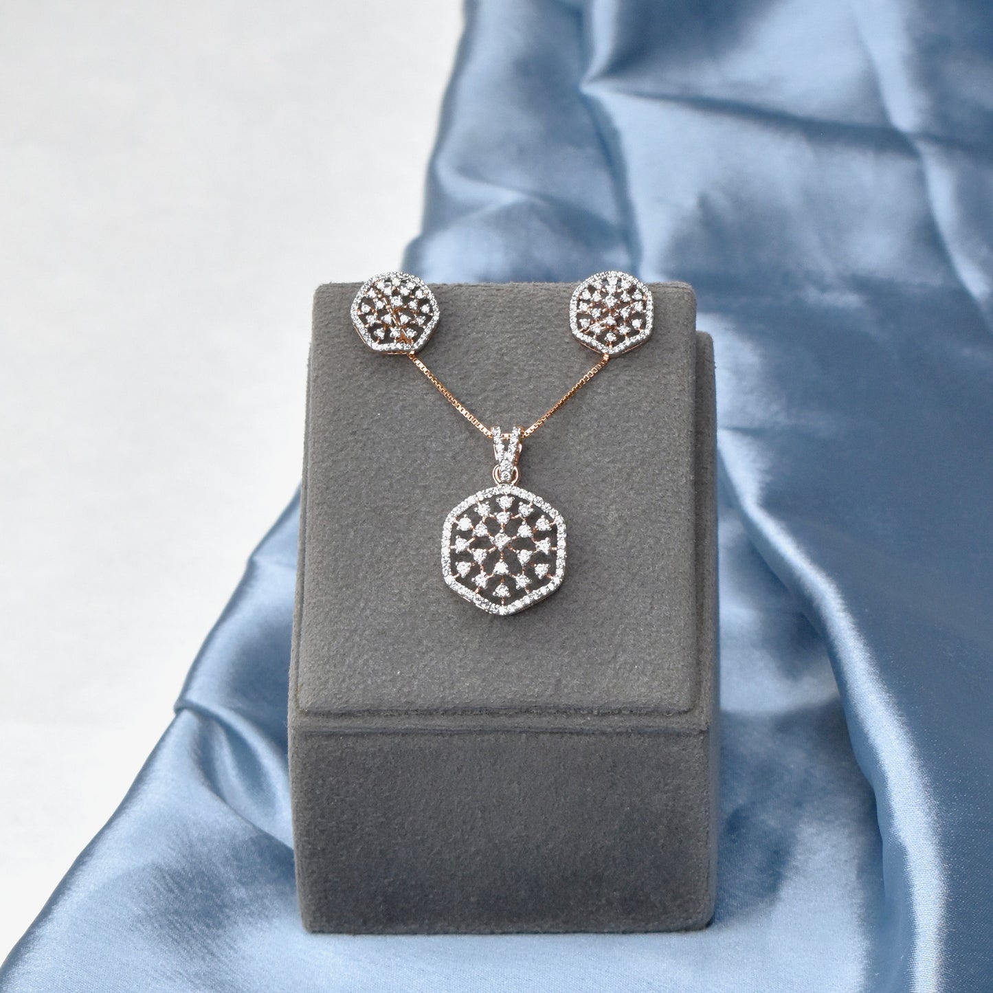 Nia Cluster Pendant Set