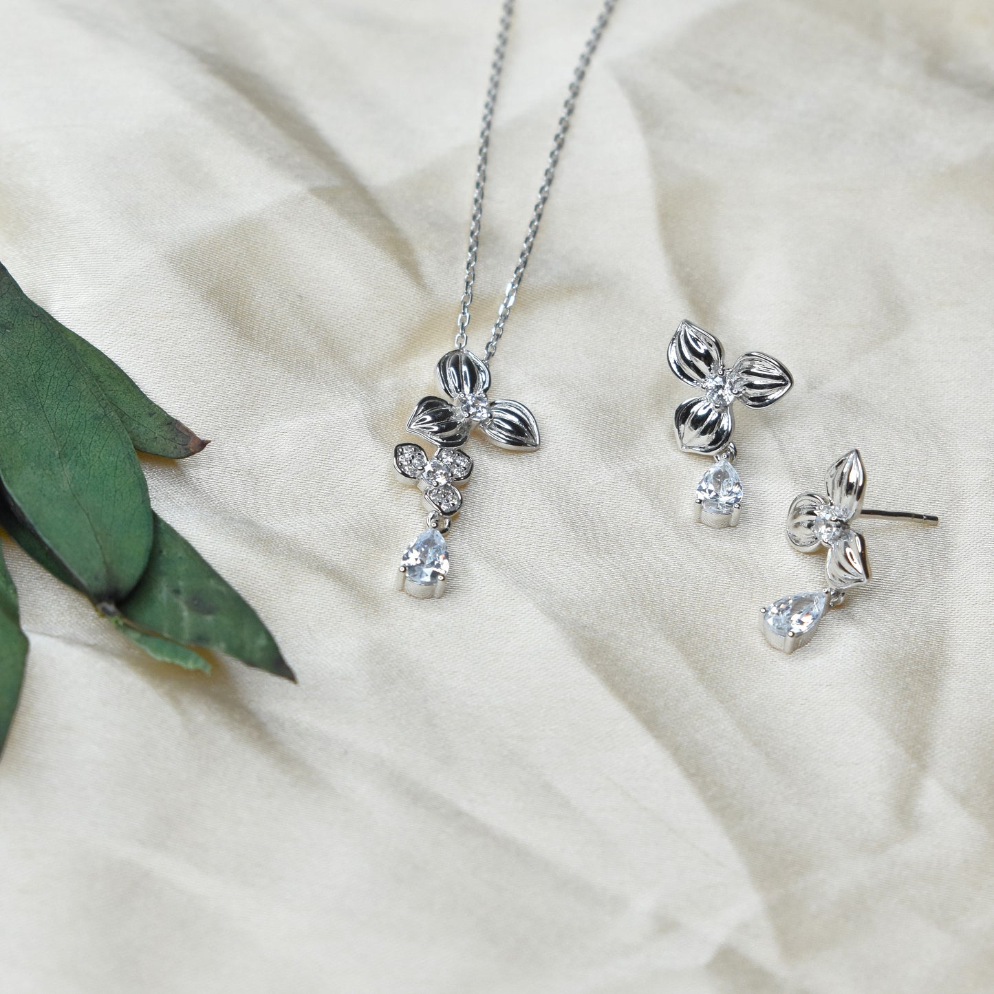 Demoflora Pendant Set