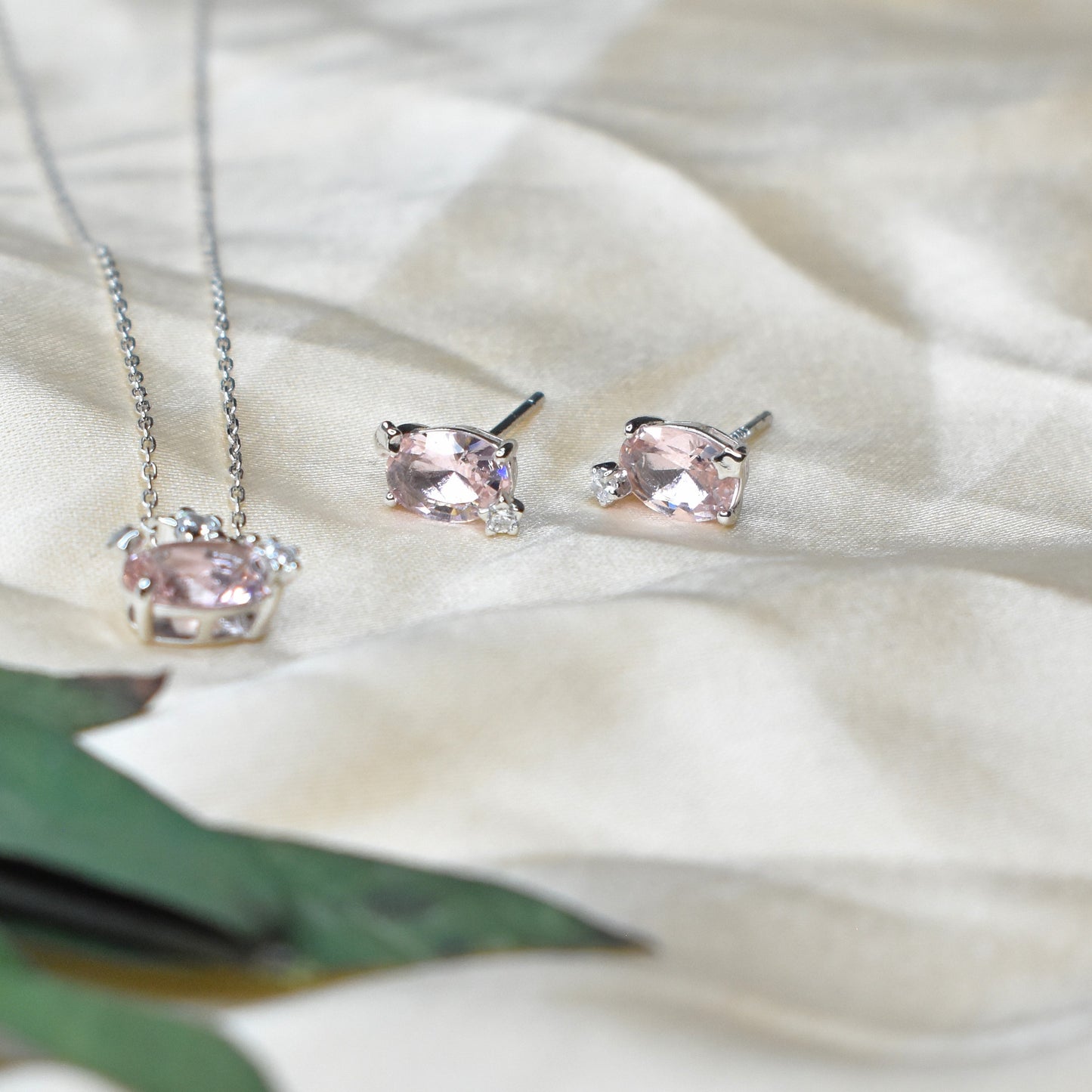 Blushy Pendant Set