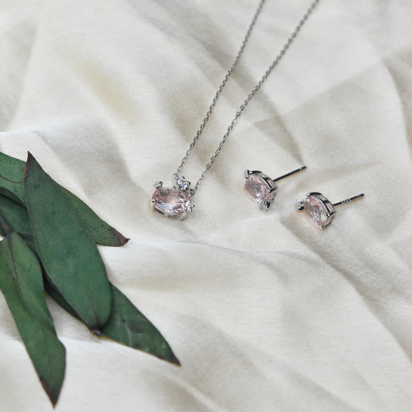 Blushy Pendant Set