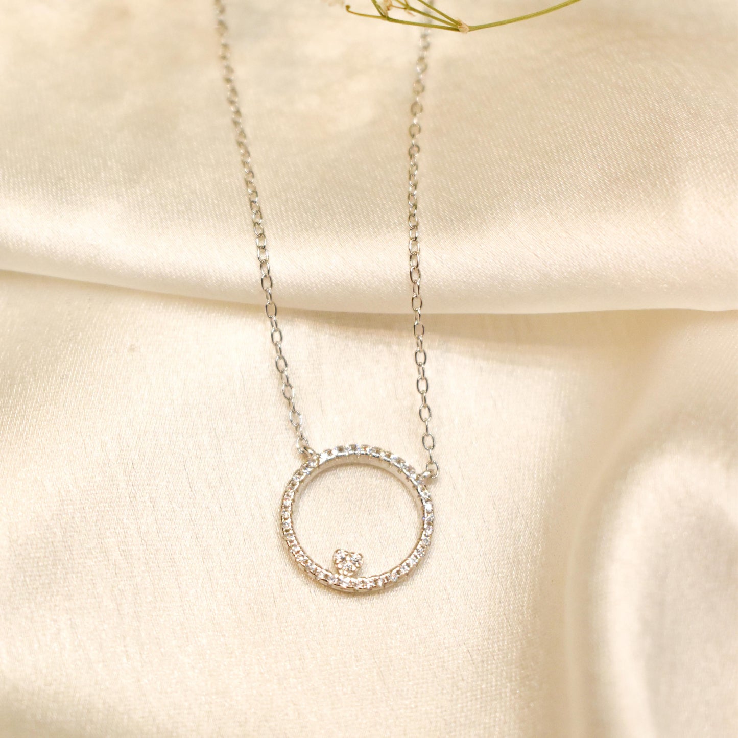 Silver Encircle Pendant Chain