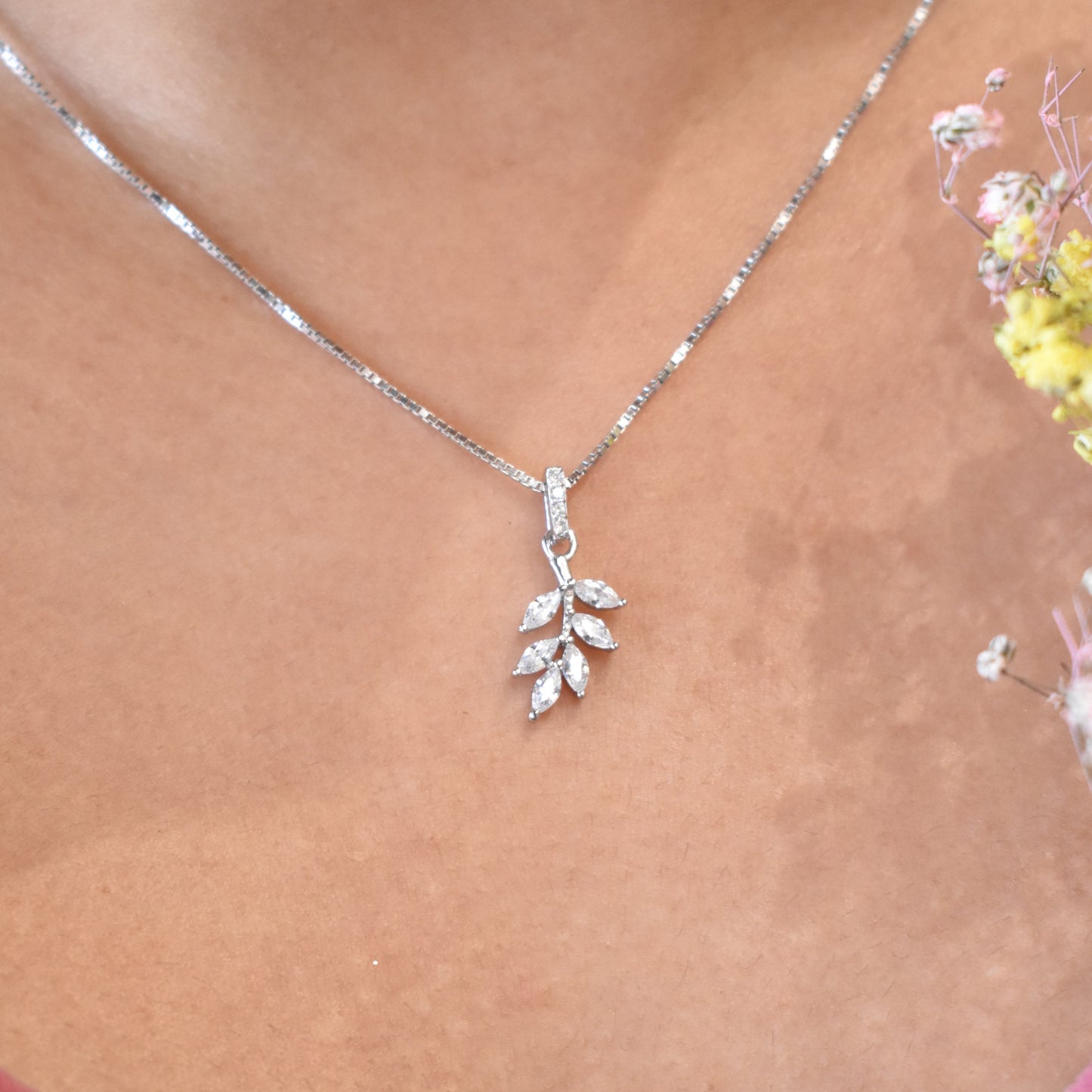 Leaf Dual Color Pendant Chain