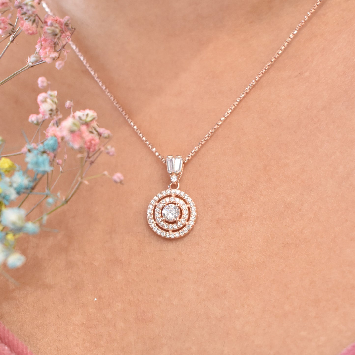 Dual Circle With Solitaire Rosegold Pendant Chain