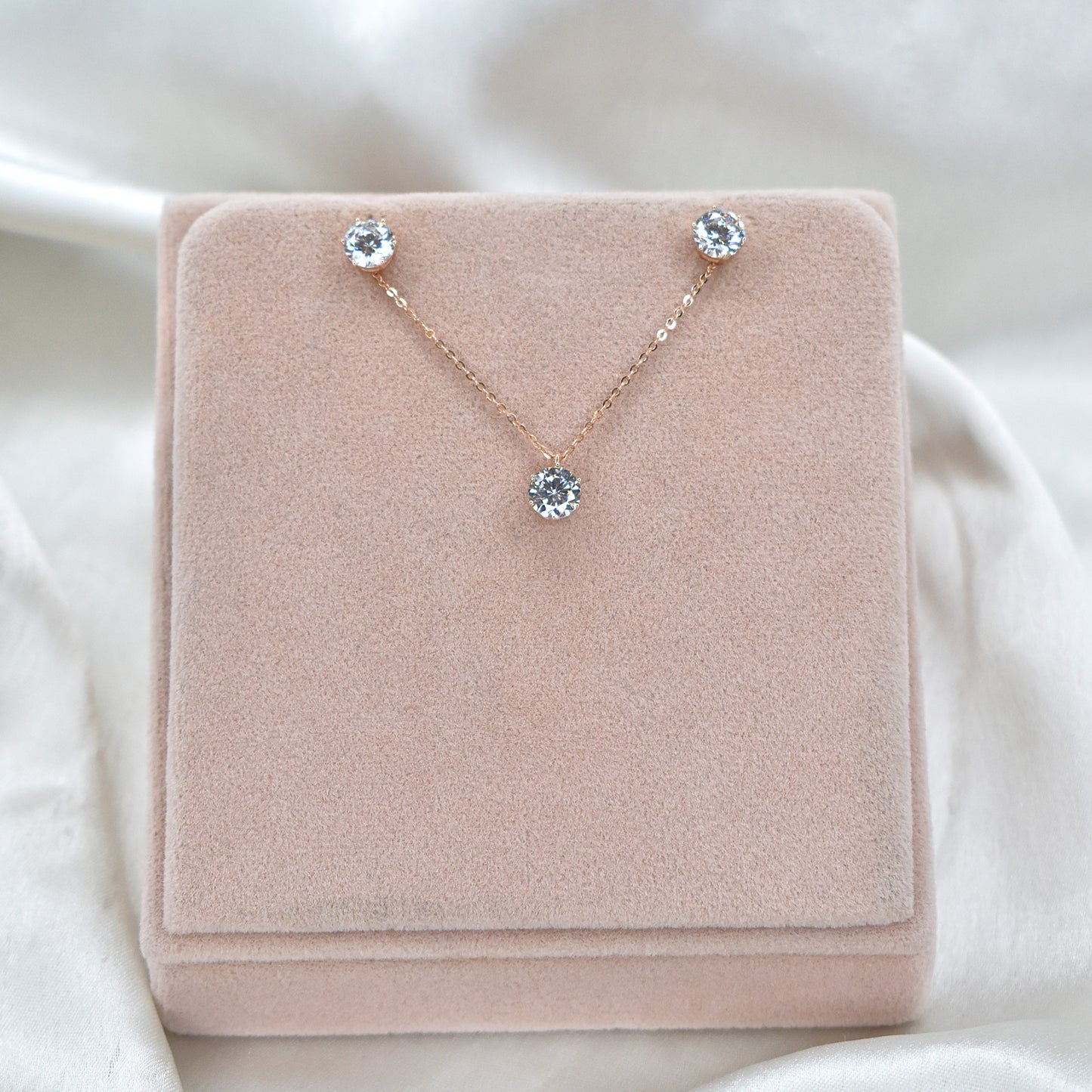 Cute Solitaire Pendant Set