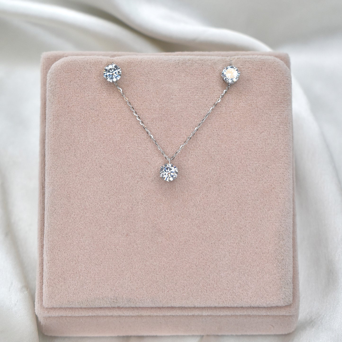 Cute Solitaire Pendant Set