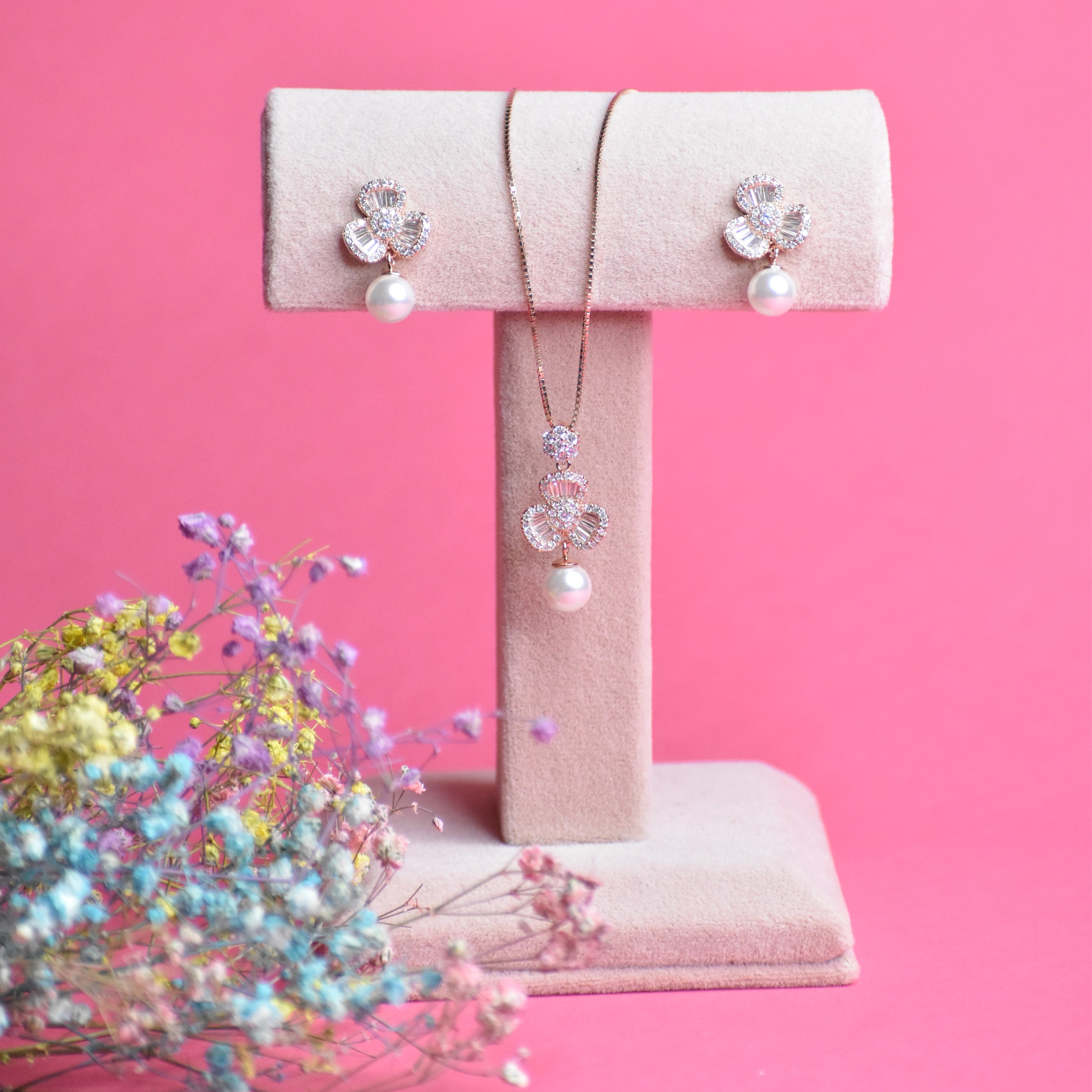 Floret with Hanging Pearl Pendant Set