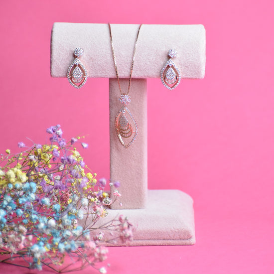 Delightful Rosegold Pendant Set