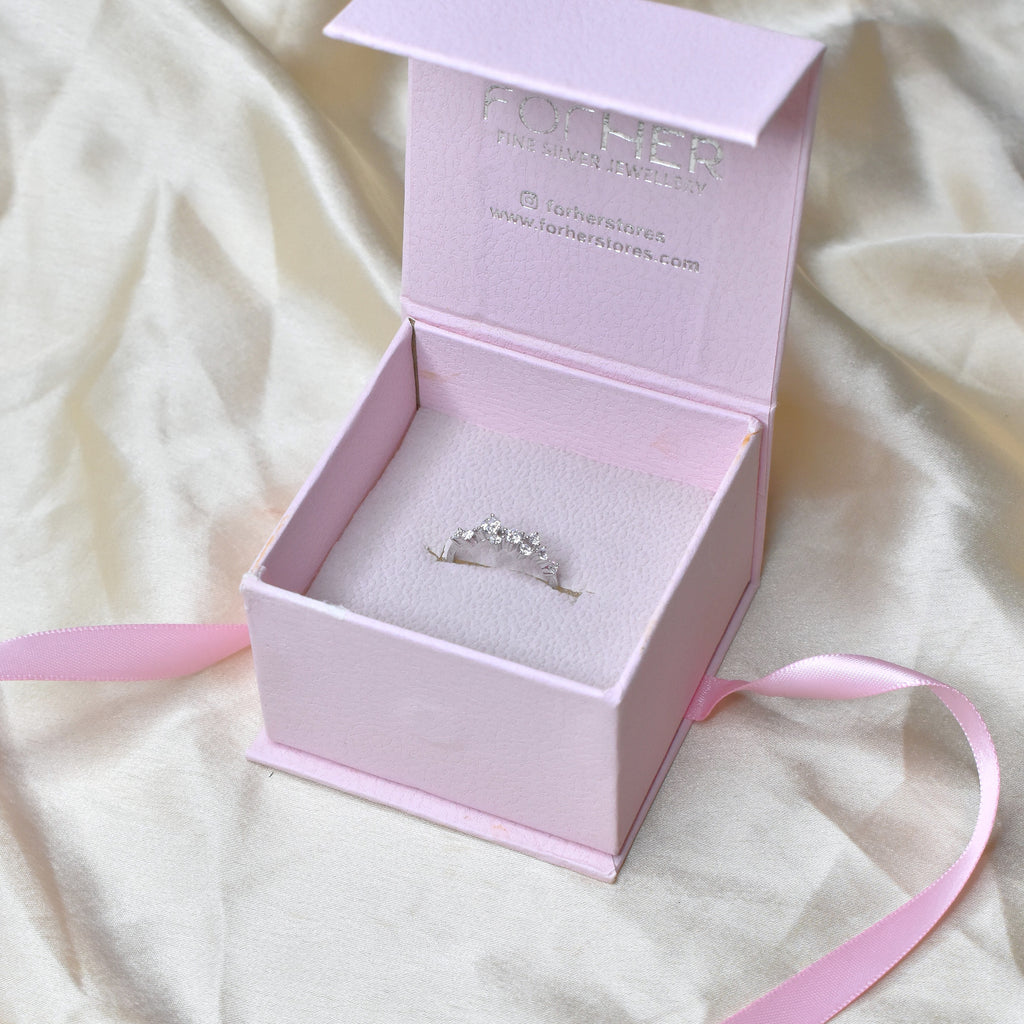 Mesmerising Solitaire Cluster Ring
