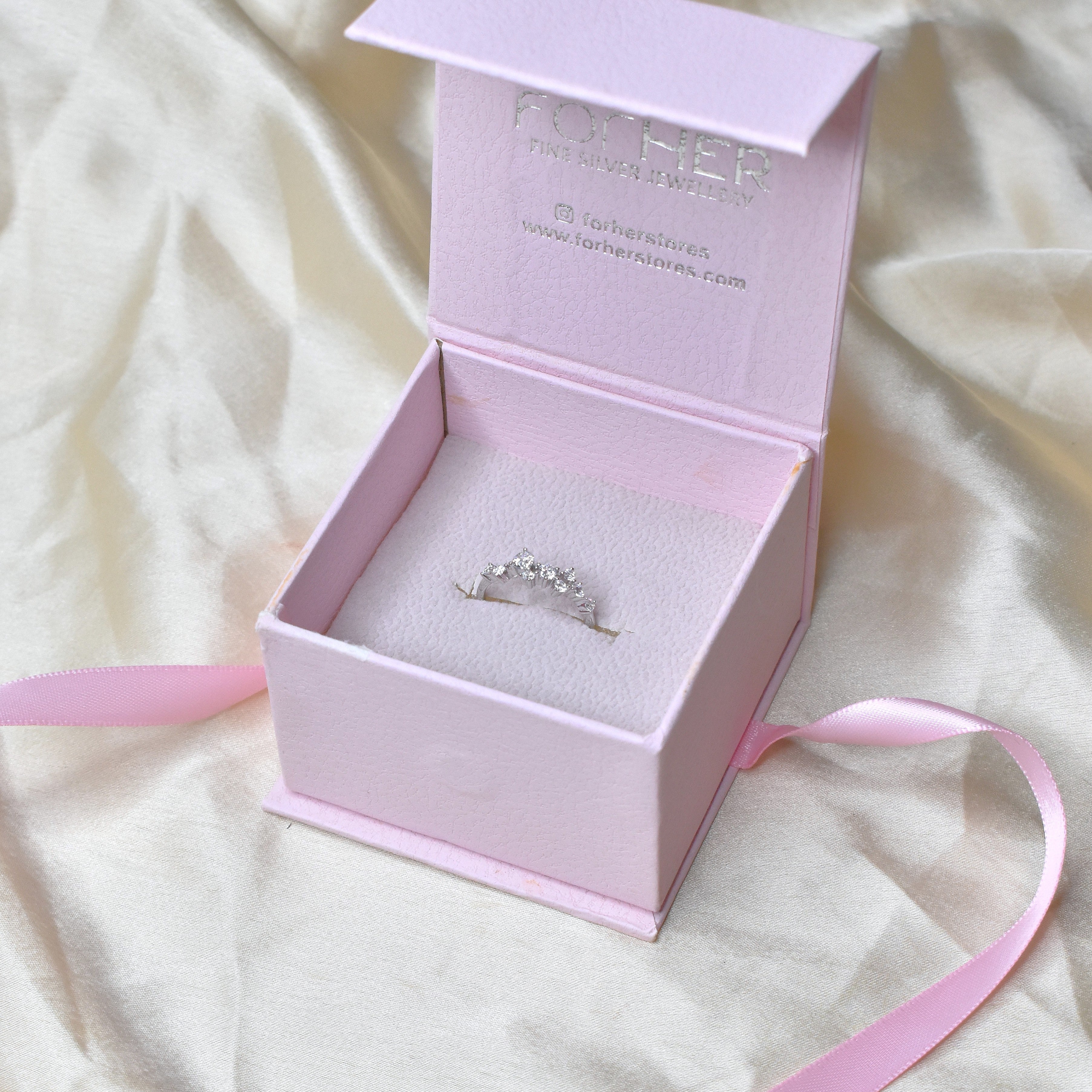 Mesmerising Solitaire Cluster Ring