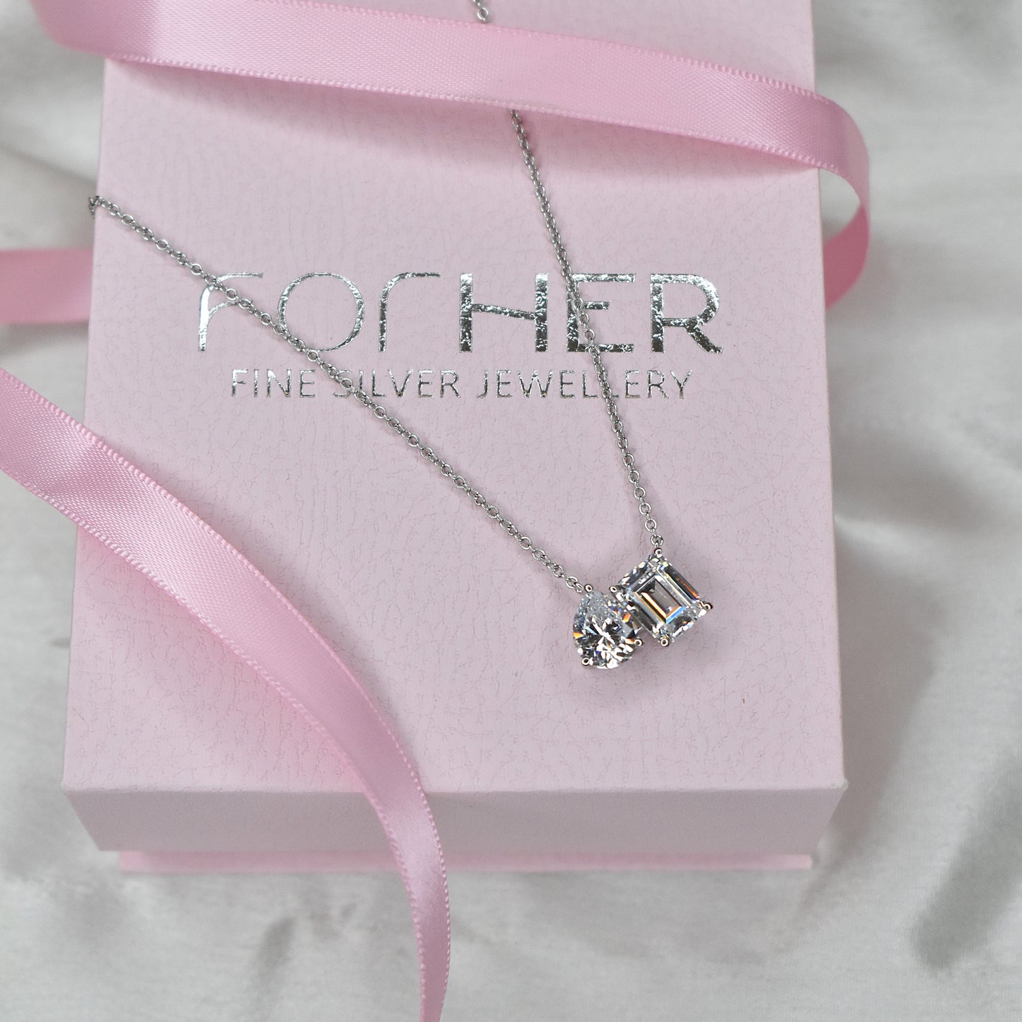 Tui Et Moi Pendant Chain