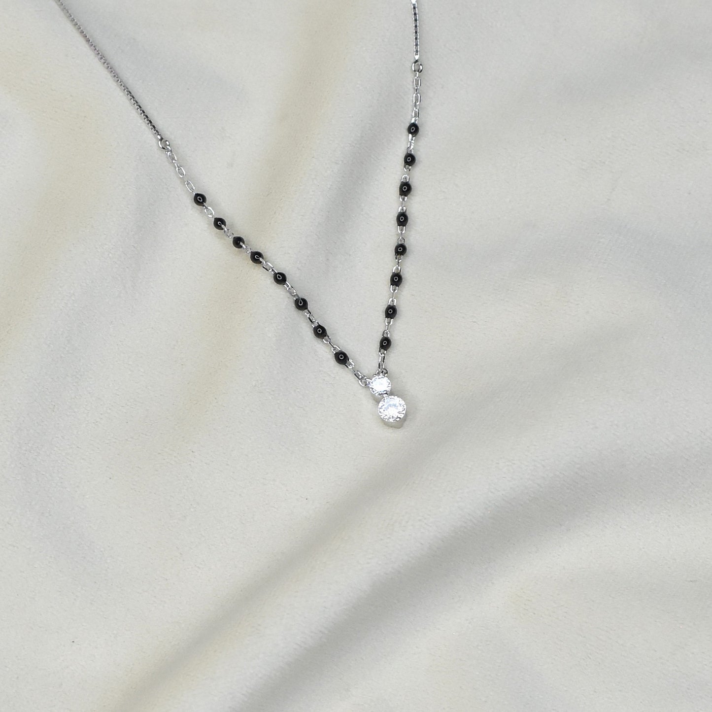 Solitaire Minimal Mangalsutra