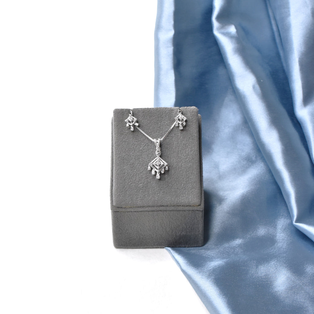 Nia Dazzling Pendant Set