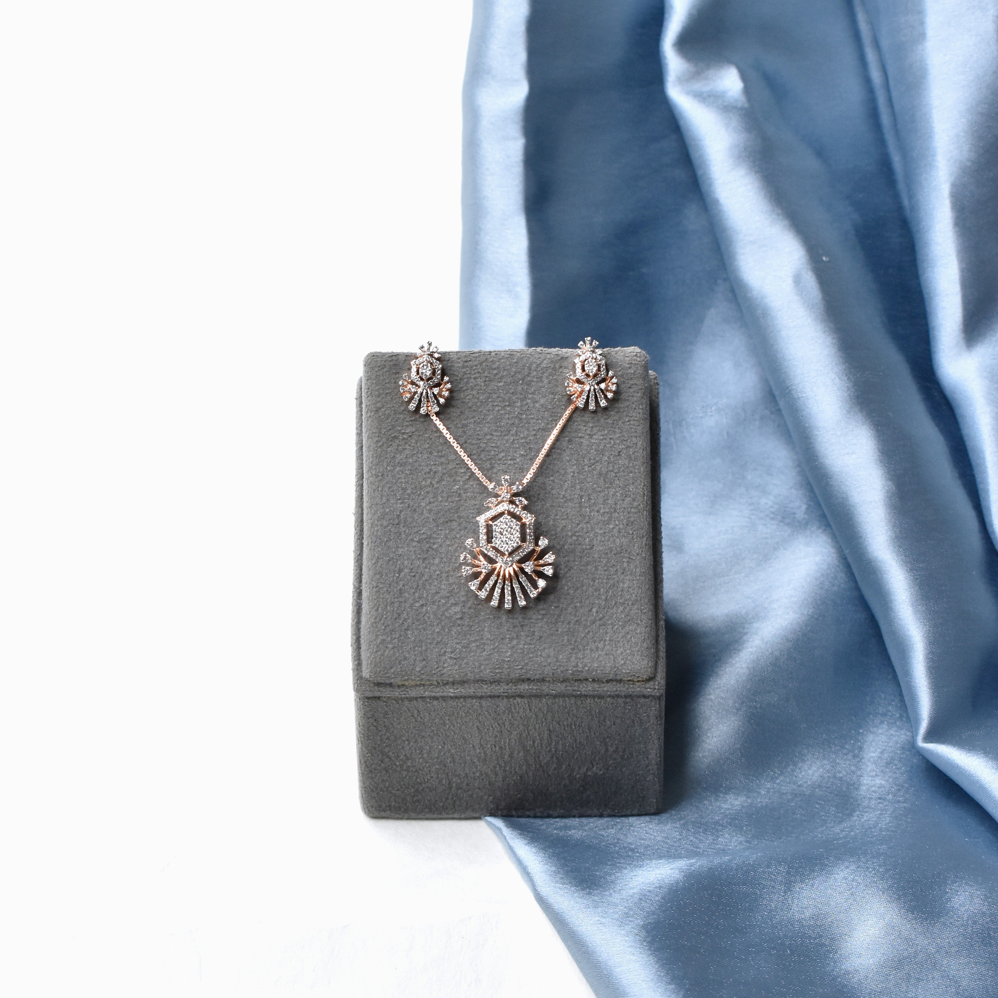 Nia Crown Pendant Set