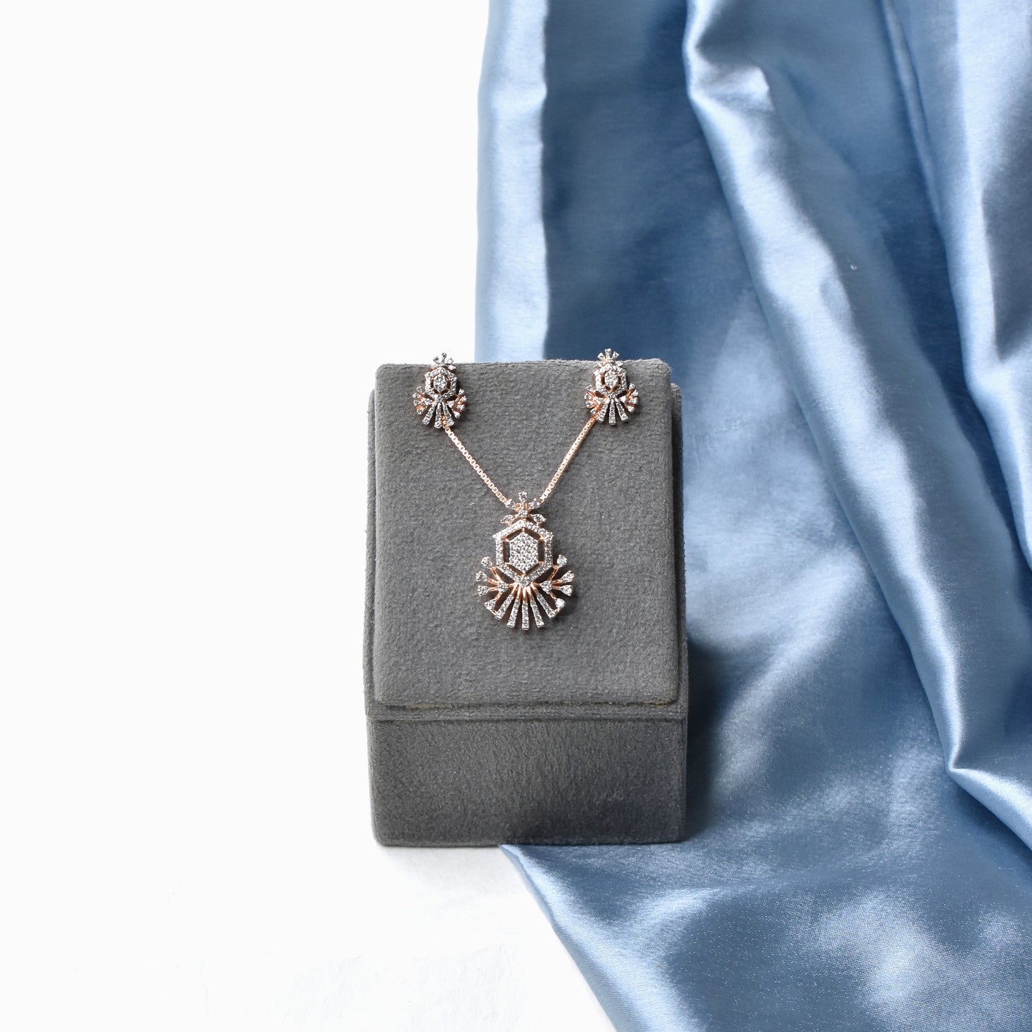Nia Crown Pendant Set