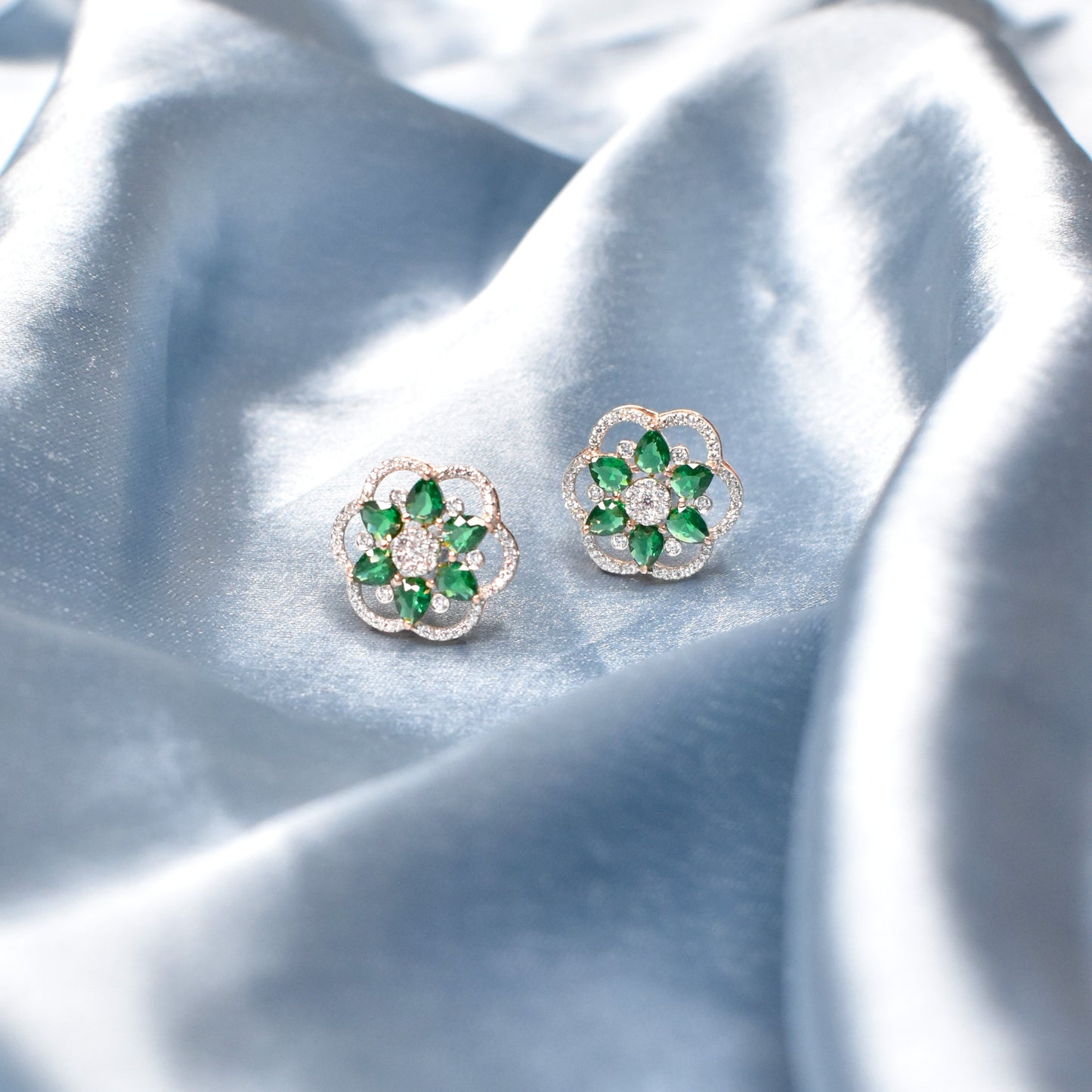 Nia Flora Bloom Pendant Set