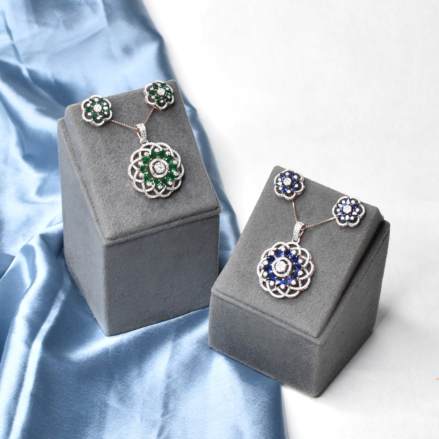 Nia Flora Bloom Pendant Set