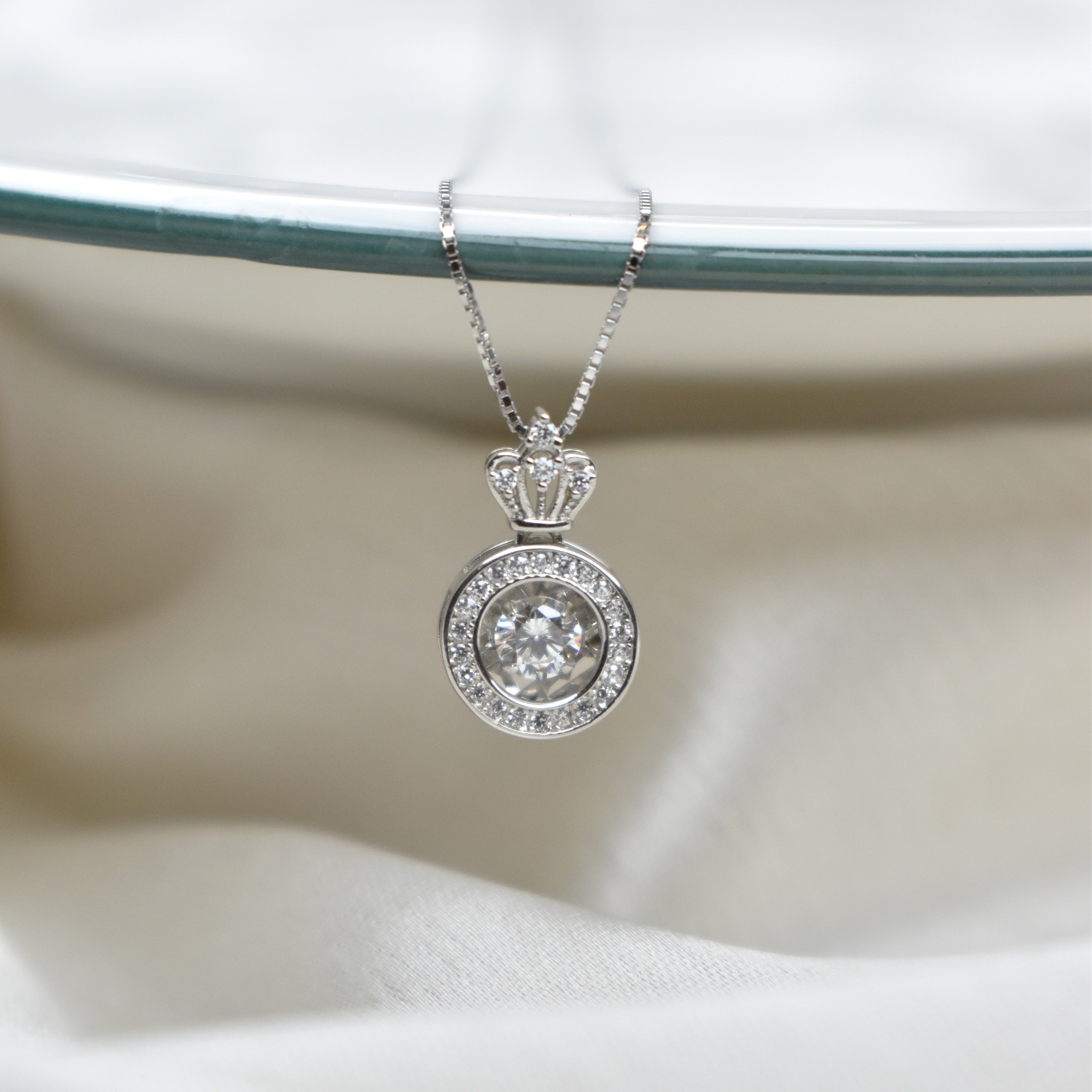 Minimal Necklace