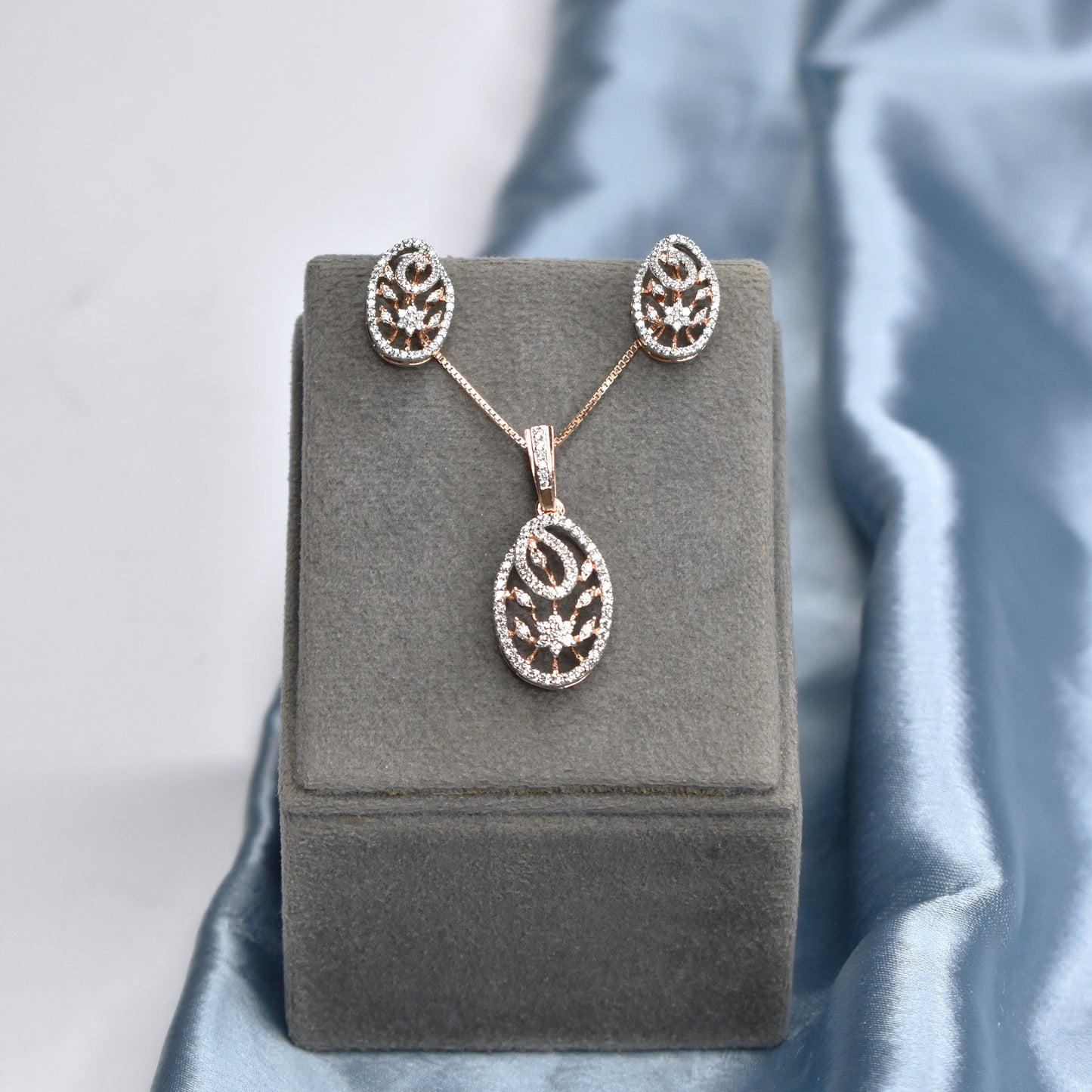 NIA Isla Pearl Pendant Set