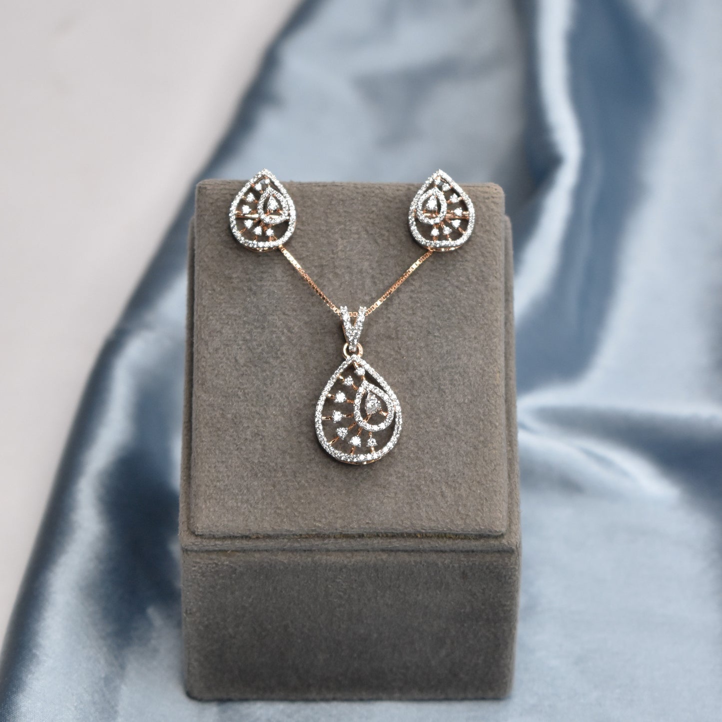 NIA Luminara Pendant Set