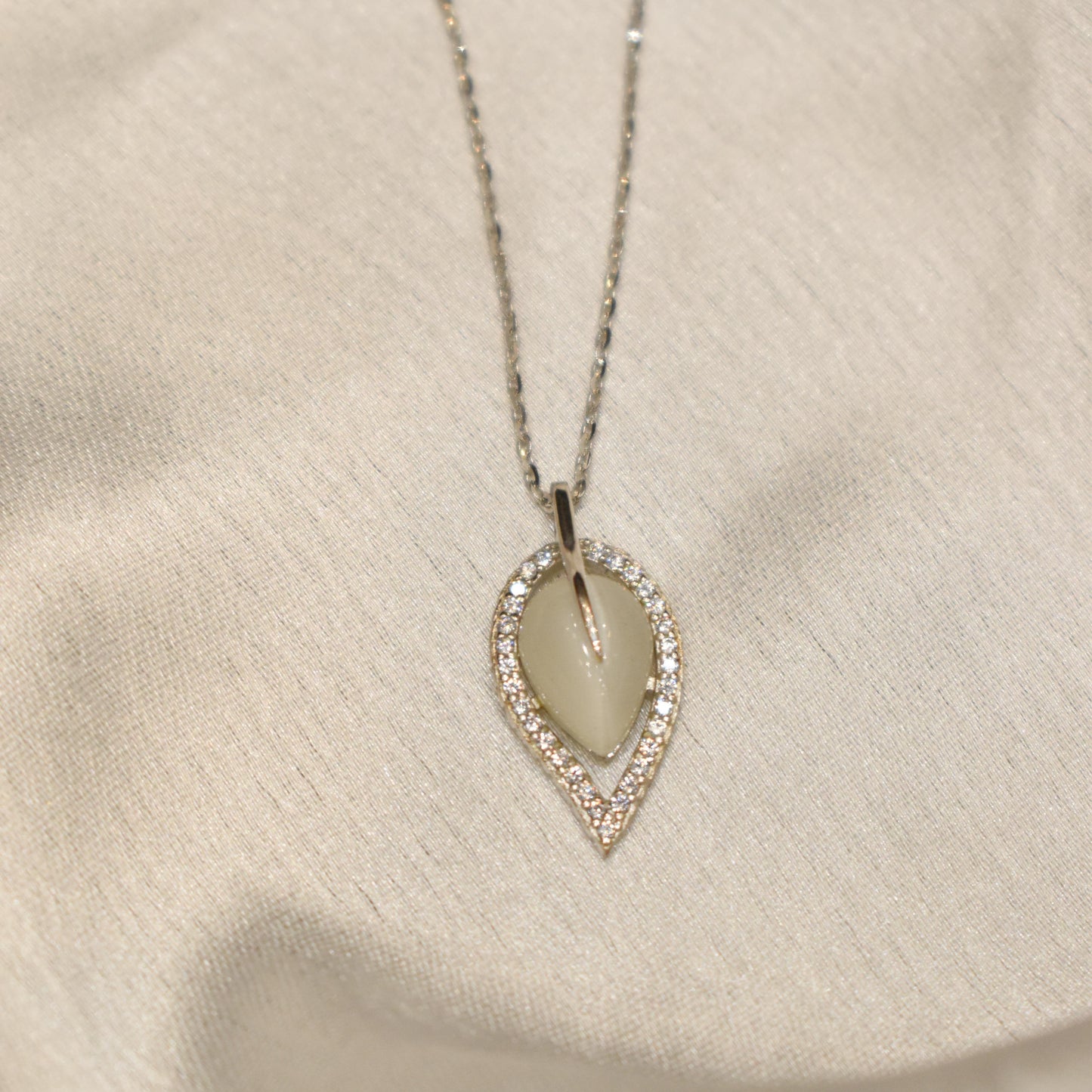 Shell Leaf Pendant Chain